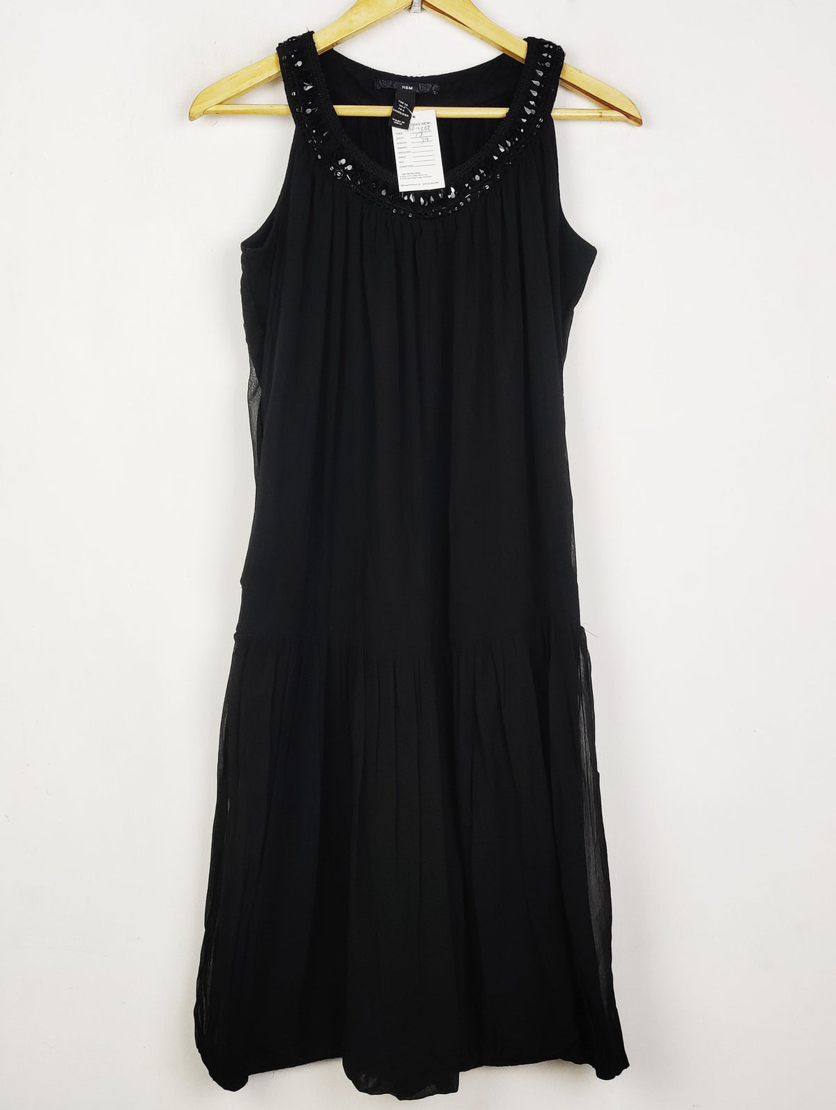 Buy online pre-used pre-loved 100% authentic & Original branded H&M (MF-4868) available in Pakistan. Top international brands avilable.