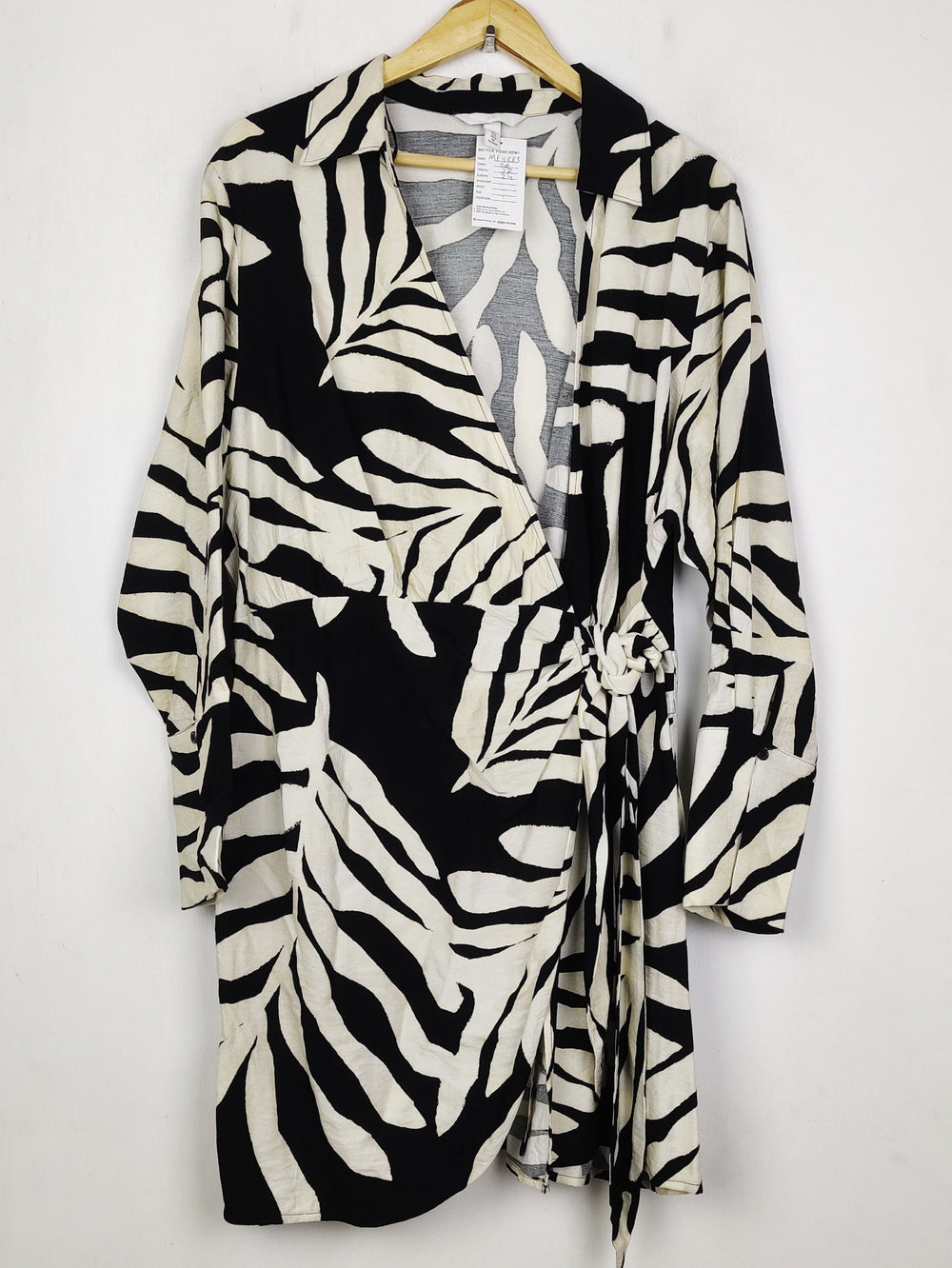 Buy online pre-used pre-loved 100% authentic & Original branded H&M (MF-4883) available in Pakistan. Top international brands avilable.