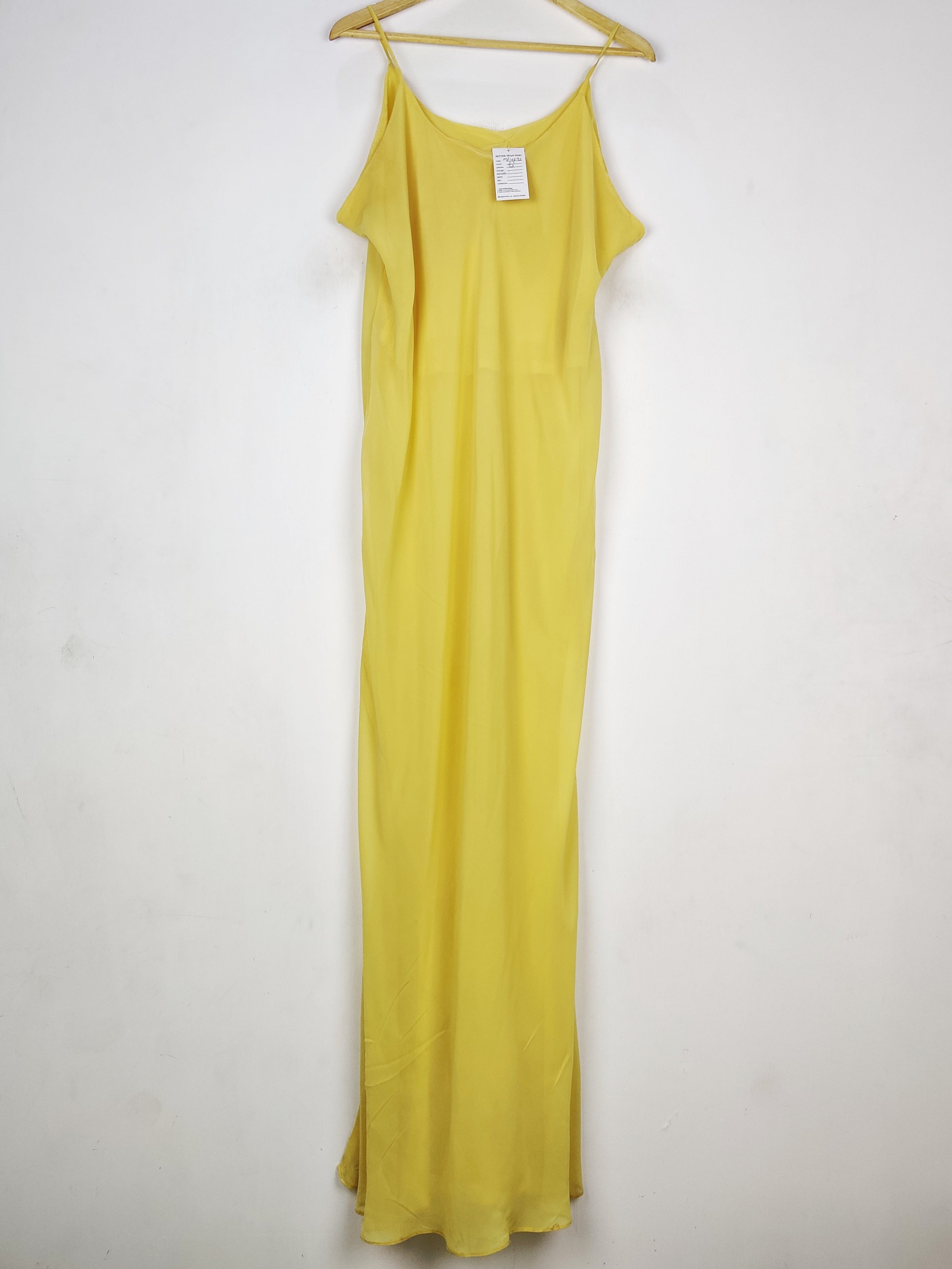 Buy online pre-used pre-loved 100% authentic & Original branded Unknown Brand (MF-4895) available in Pakistan. Top international brands avilable.
