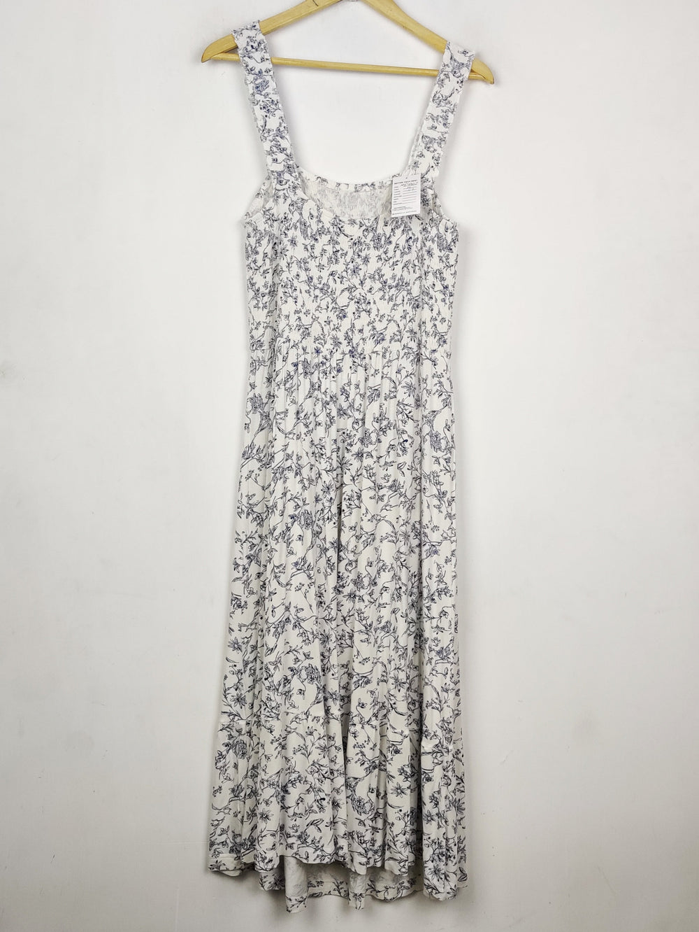Buy online pre-used pre-loved 100% authentic & Original branded Unknown Brand (MF-4902) available in Pakistan. Top international brands avilable.