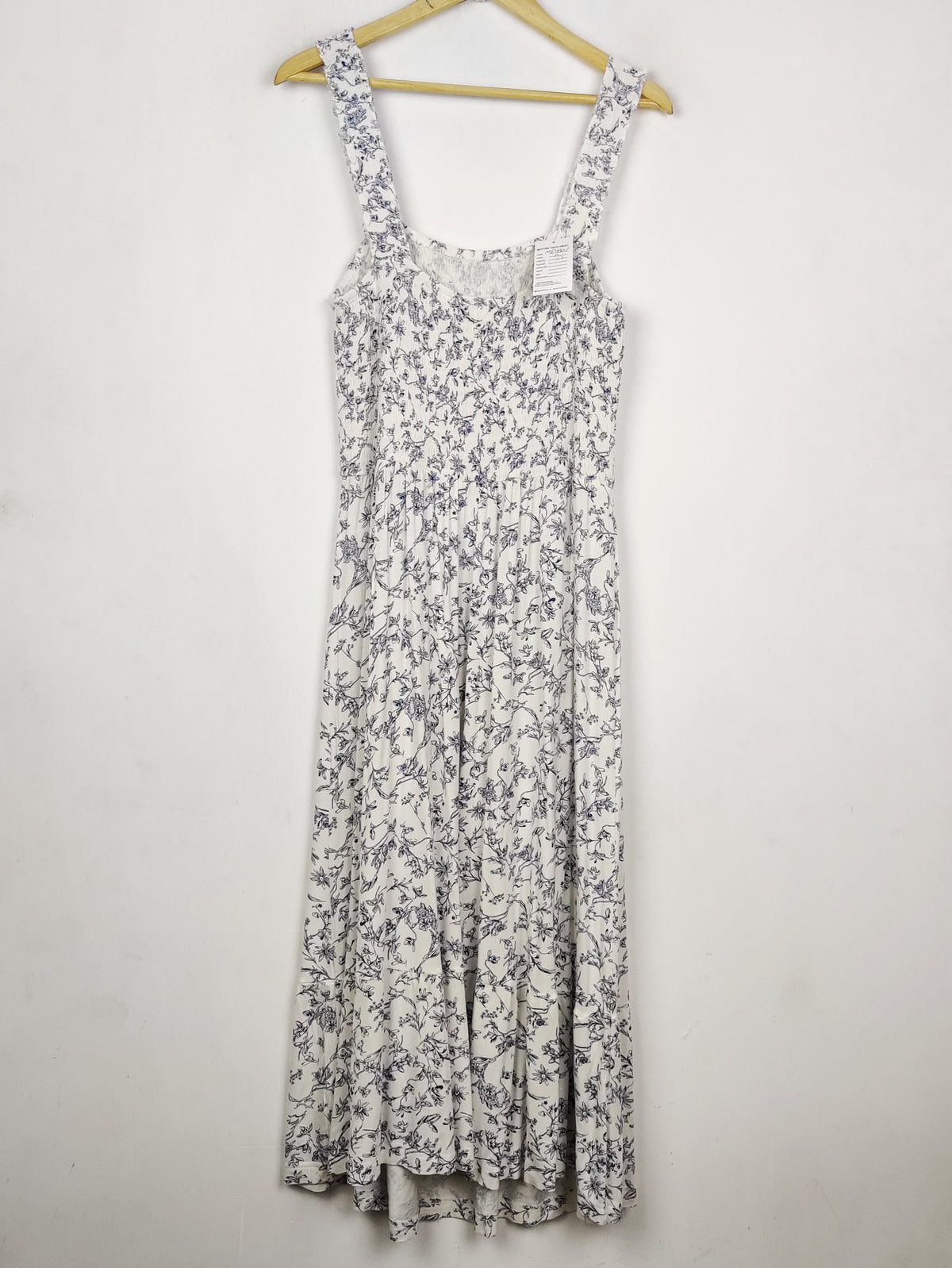 Buy online pre-used pre-loved 100% authentic & Original branded Unknown Brand (MF-4902) available in Pakistan. Top international brands avilable.