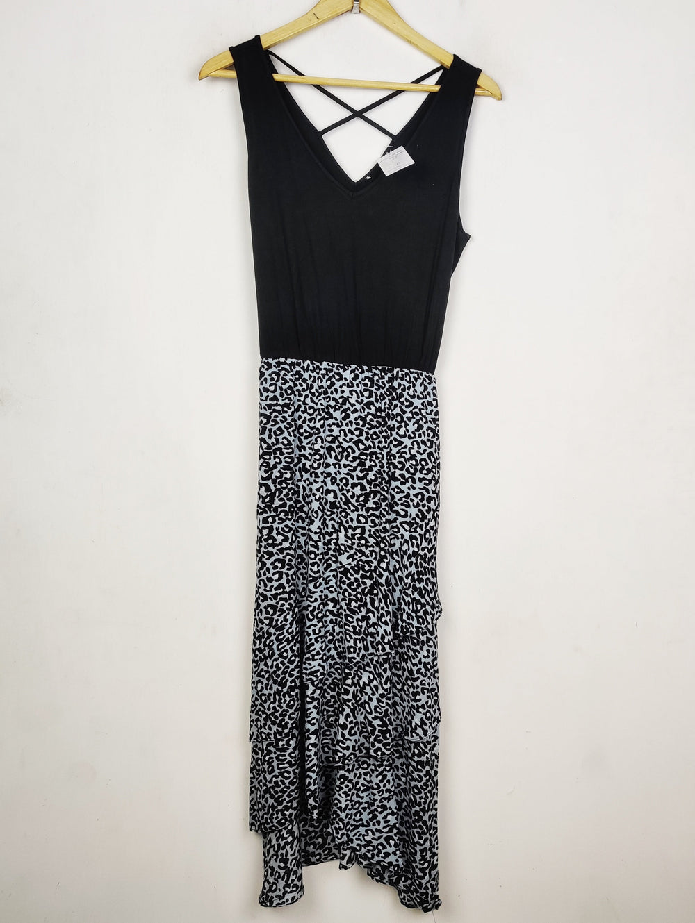 Buy online pre-used pre-loved 100% authentic & Original branded Unknown Brand (MF-4934) available in Pakistan. Top international brands avilable.