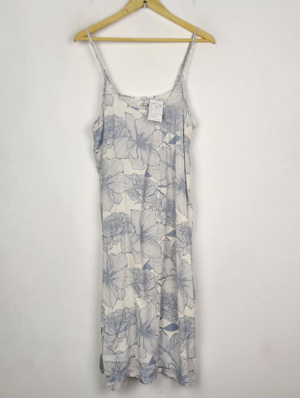 Buy online pre-used pre-loved 100% authentic & Original branded Almongs Dreaming (MF-4962) available in Pakistan. Top international brands avilable.