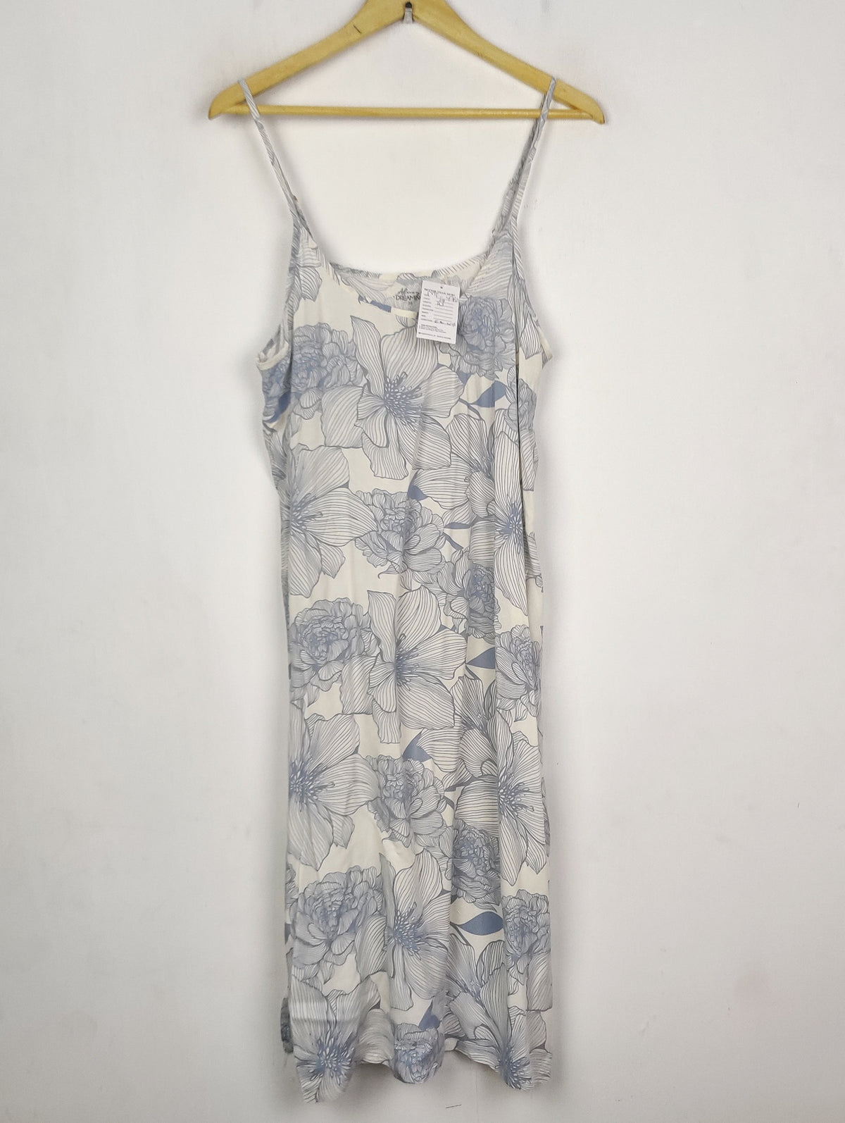 Buy online pre-used pre-loved 100% authentic & Original branded Almongs Dreaming (MF-4962) available in Pakistan. Top international brands avilable.
