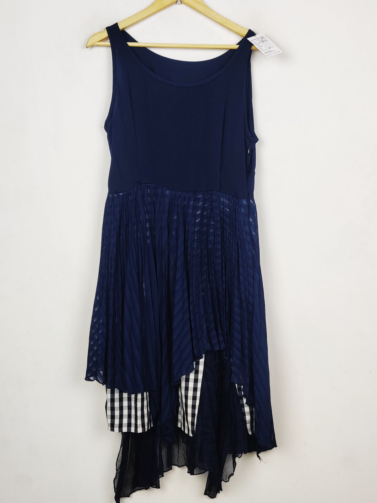 Buy online pre-used pre-loved 100% authentic & Original branded Unknown Brand (MF-4981) available in Pakistan. Top international brands avilable.