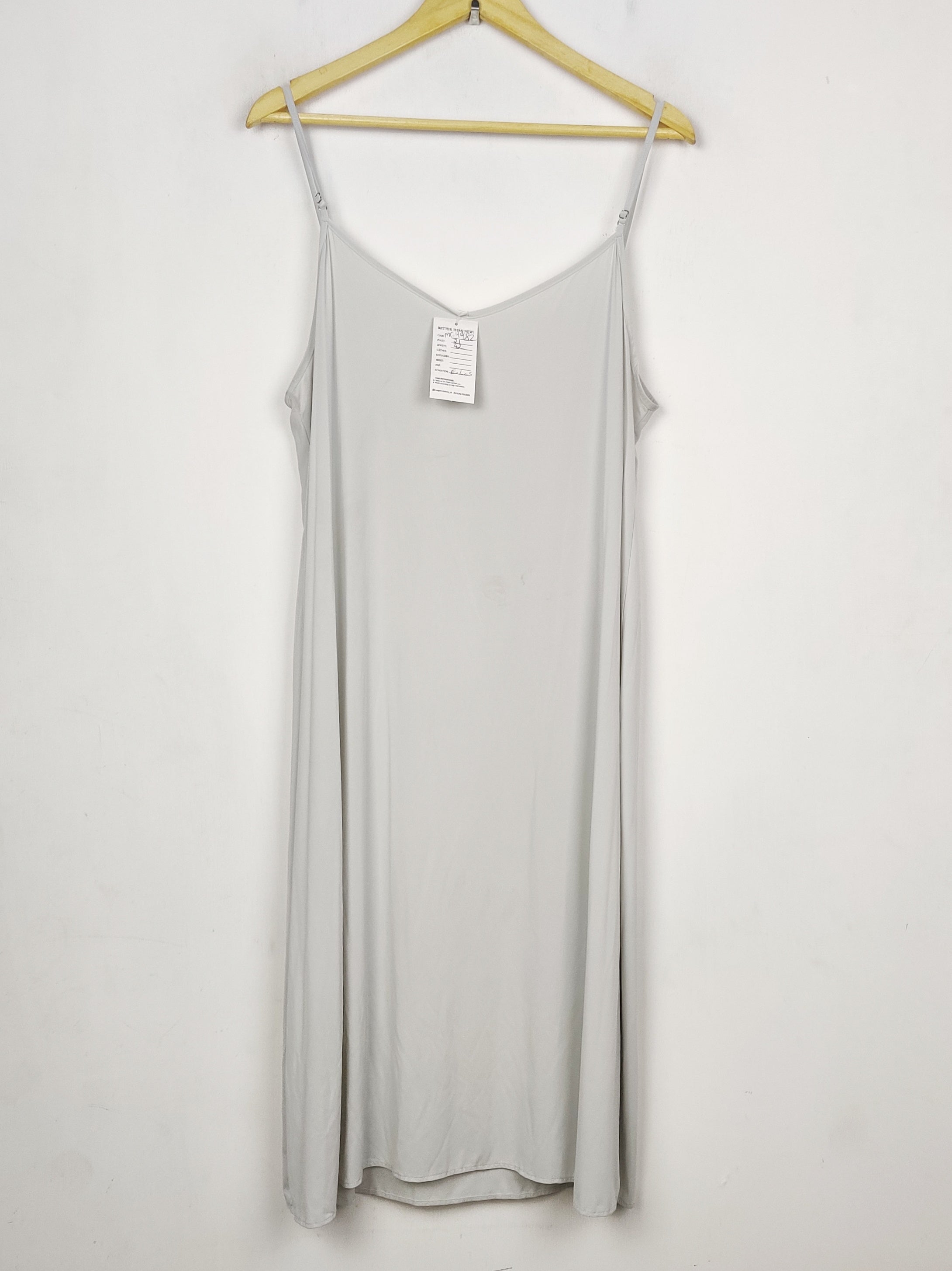 Buy online pre-used pre-loved 100% authentic & Original branded Unknown Brand (MF-4982) available in Pakistan. Top international brands avilable.