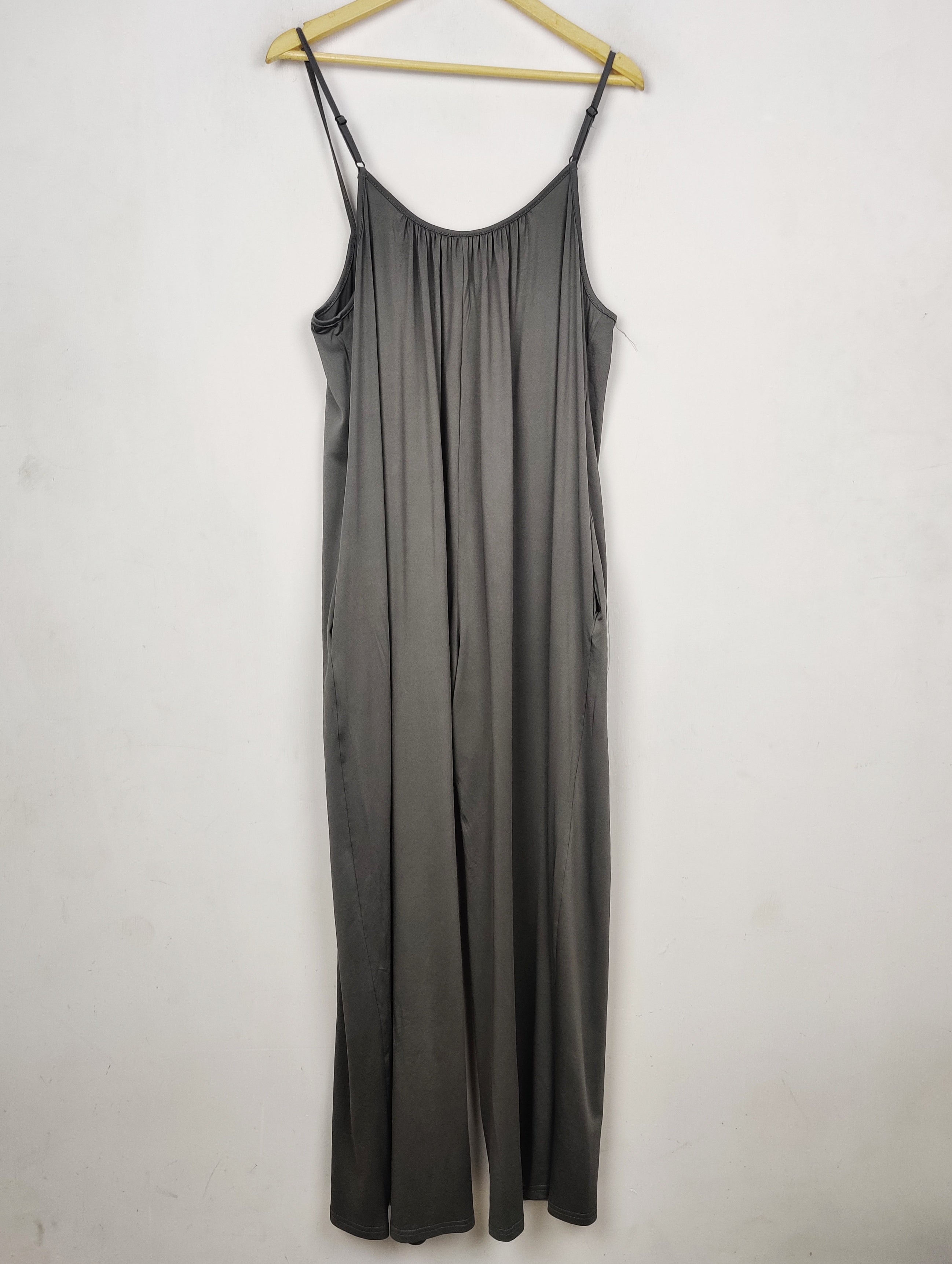 Buy online pre-used pre-loved 100% authentic & Original branded Unknown Brand (MF-4991) available in Pakistan. Top international brands avilable.