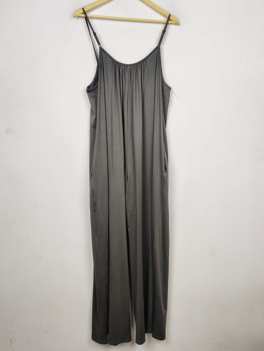 Buy online pre-used pre-loved 100% authentic & Original branded Unknown Brand (MF-4991) available in Pakistan. Top international brands avilable.