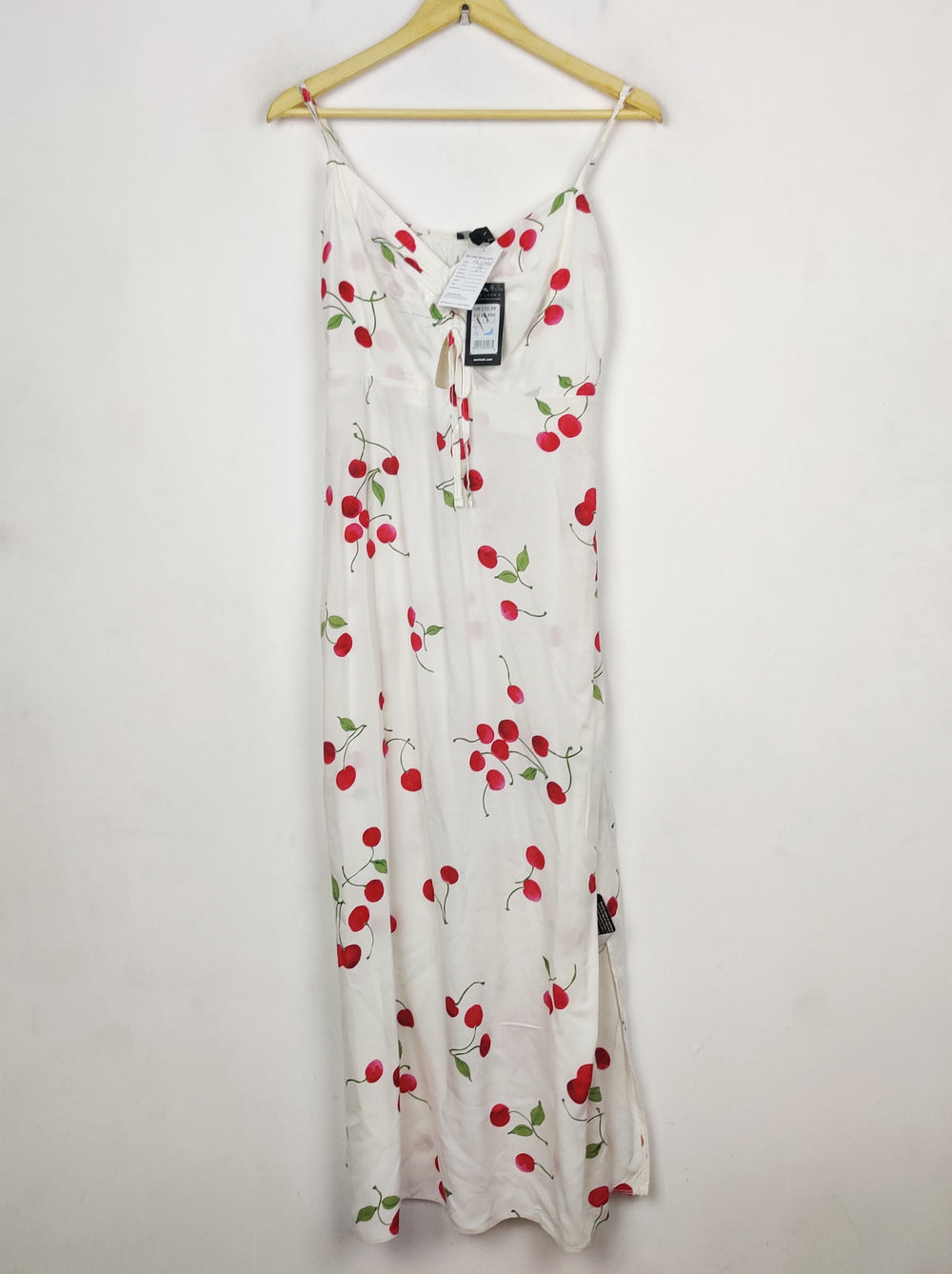 Buy online pre-used pre-loved 100% authentic & Original branded New Look (MF-5025) available in Pakistan. Top international brands avilable.