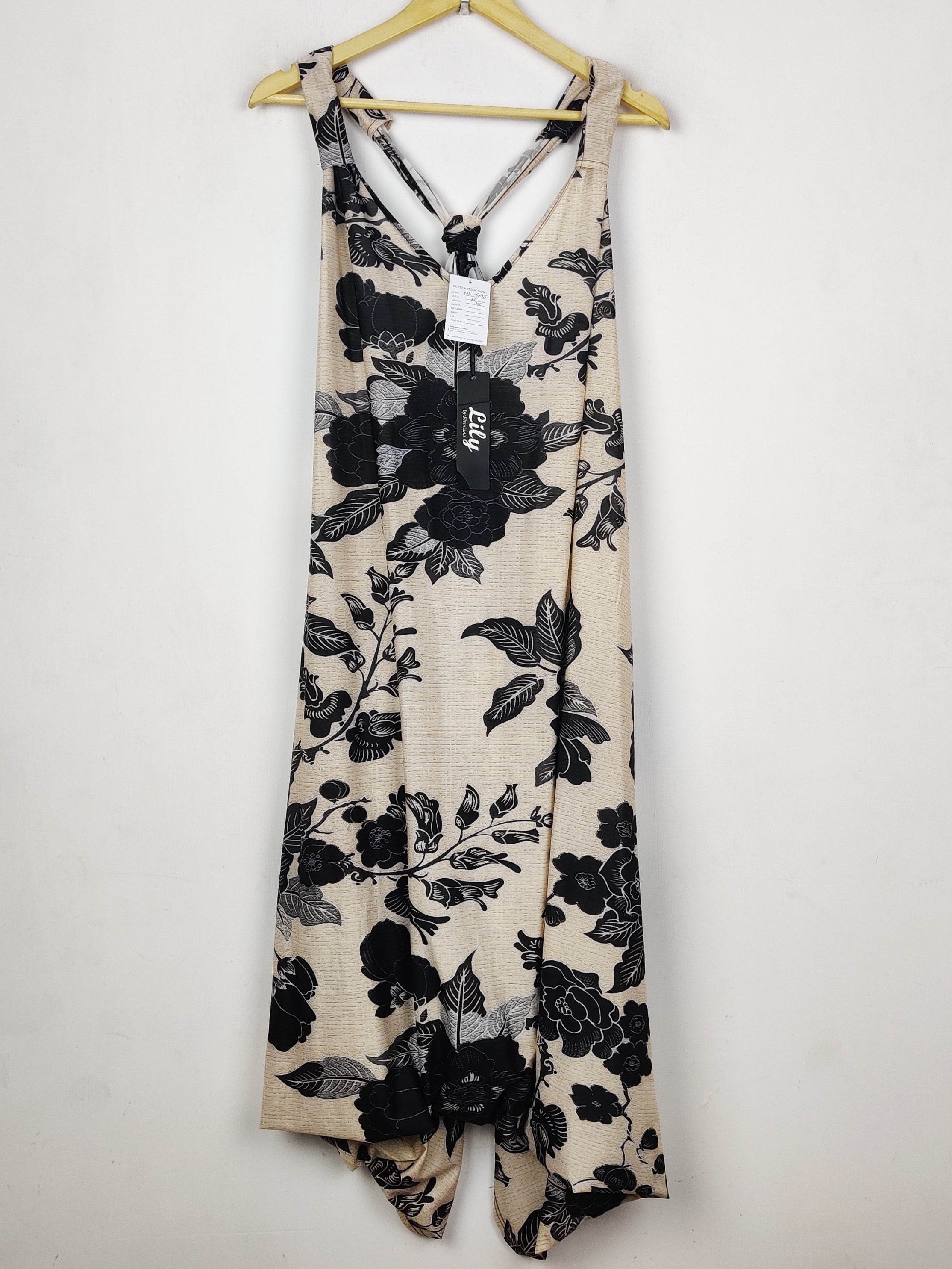 Buy online pre-used pre-loved 100% authentic & Original branded Lily By Firmiana (MF-5035) available in Pakistan. Top international brands avilable.