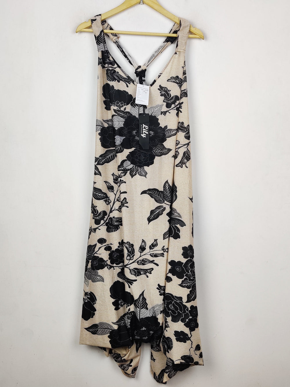 Buy online pre-used pre-loved 100% authentic & Original branded Lily By Firmiana (MF-5035) available in Pakistan. Top international brands avilable.