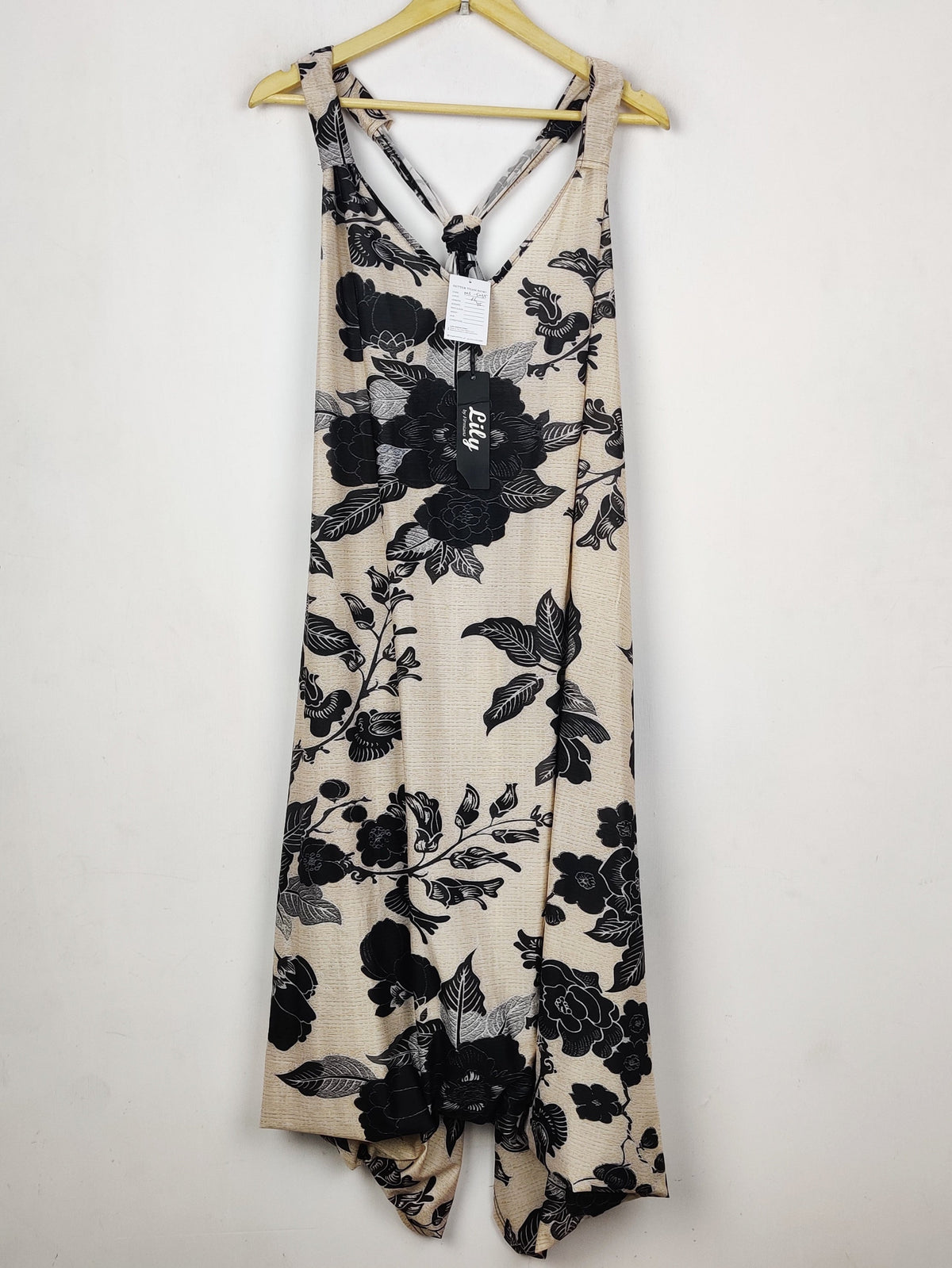 Buy online pre-used pre-loved 100% authentic & Original branded Lily By Firmiana (MF-5035) available in Pakistan. Top international brands avilable.