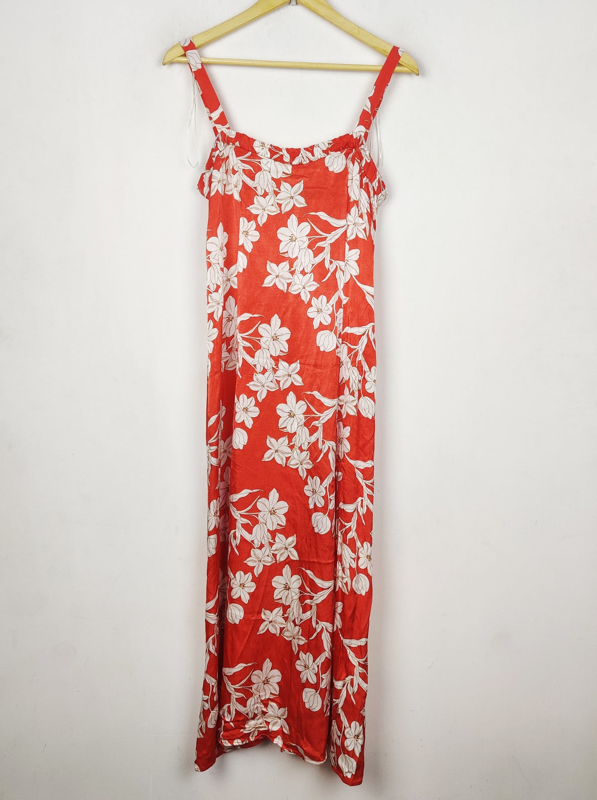 Buy online pre-used pre-loved 100% authentic & Original branded Zara (MF-5039) available in Pakistan. Top international brands avilable.