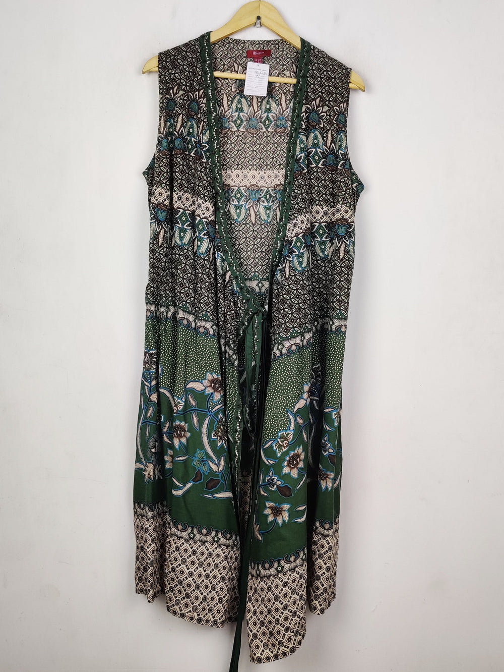 Buy online pre-used pre-loved 100% authentic & Original branded Monsoon (MF-5054) available in Pakistan. Top international brands avilable.