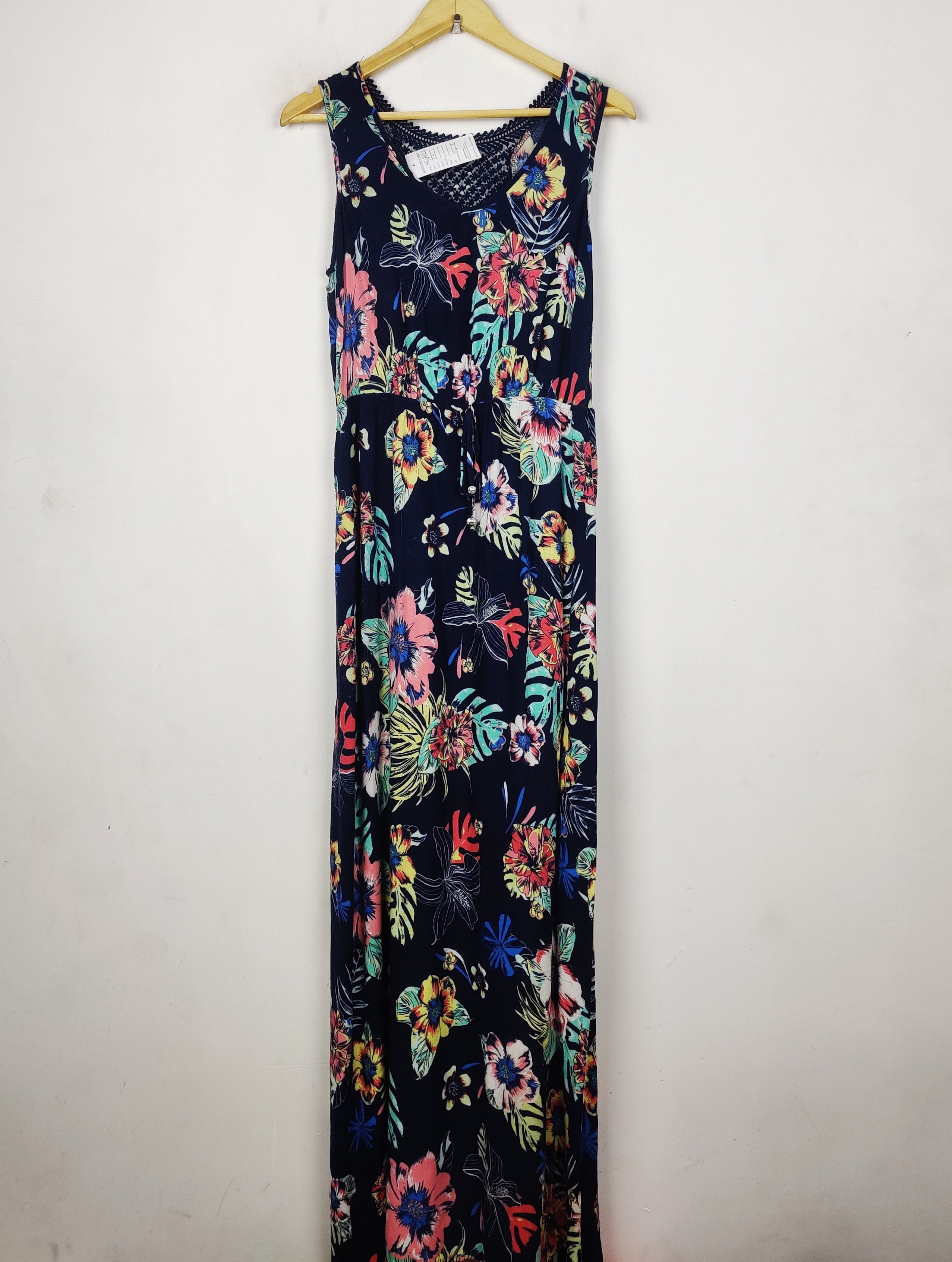 Buy online pre-used pre-loved 100% authentic & Original branded George (MF-5057) available in Pakistan. Top international brands avilable.