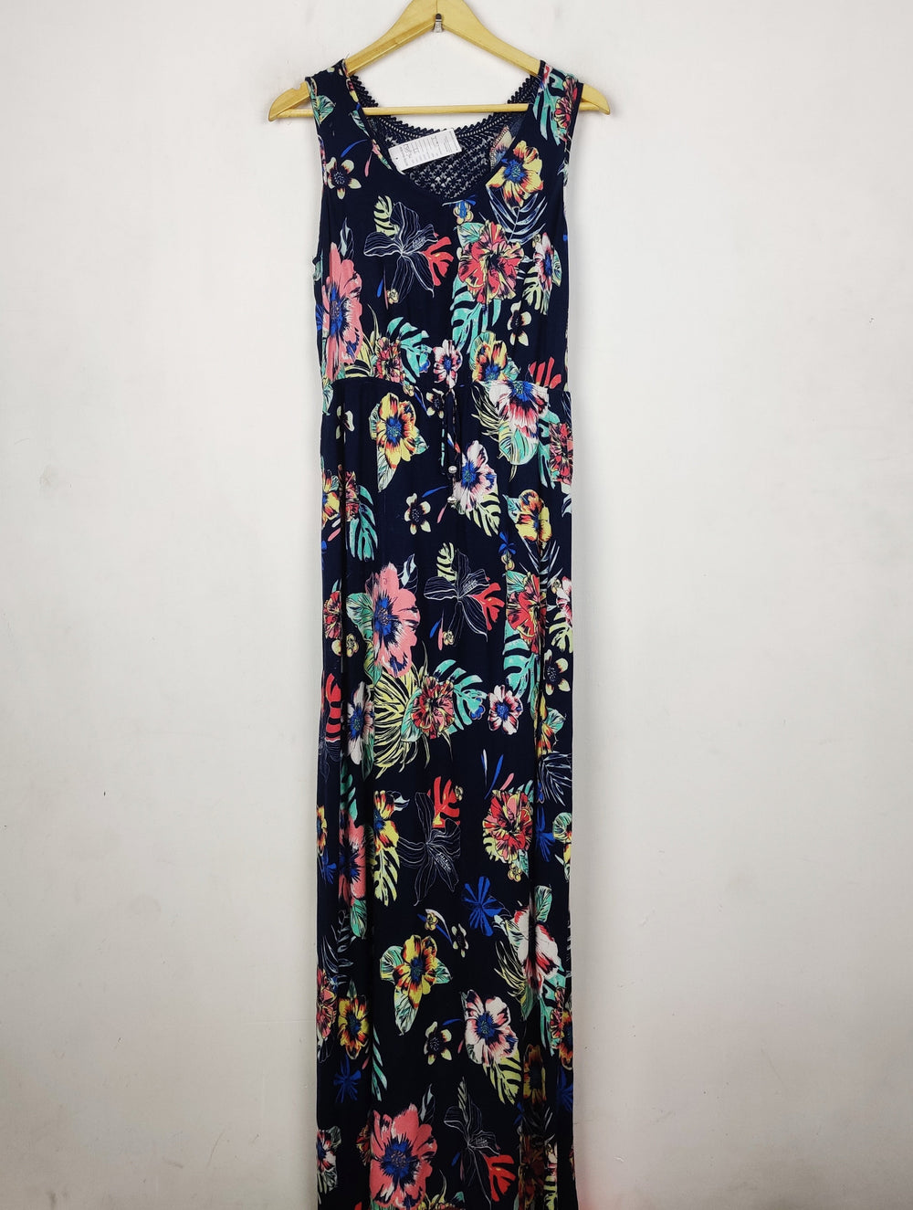 Buy online pre-used pre-loved 100% authentic & Original branded George (MF-5057) available in Pakistan. Top international brands avilable.