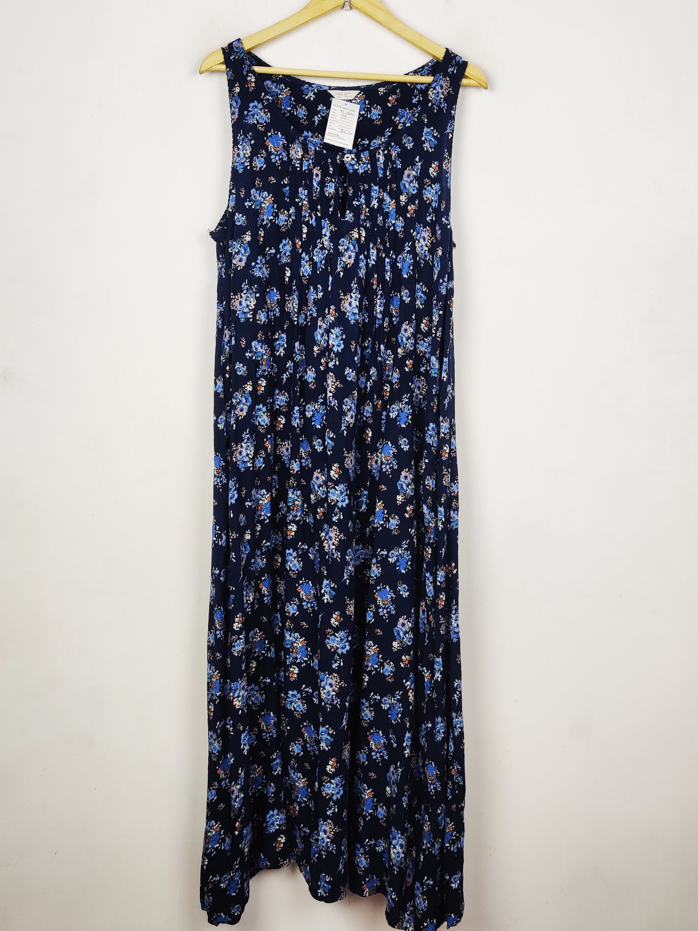 Buy online pre-used pre-loved 100% authentic & Original branded Marks & Spencer (MF-5065) available in Pakistan. Top international brands avilable.