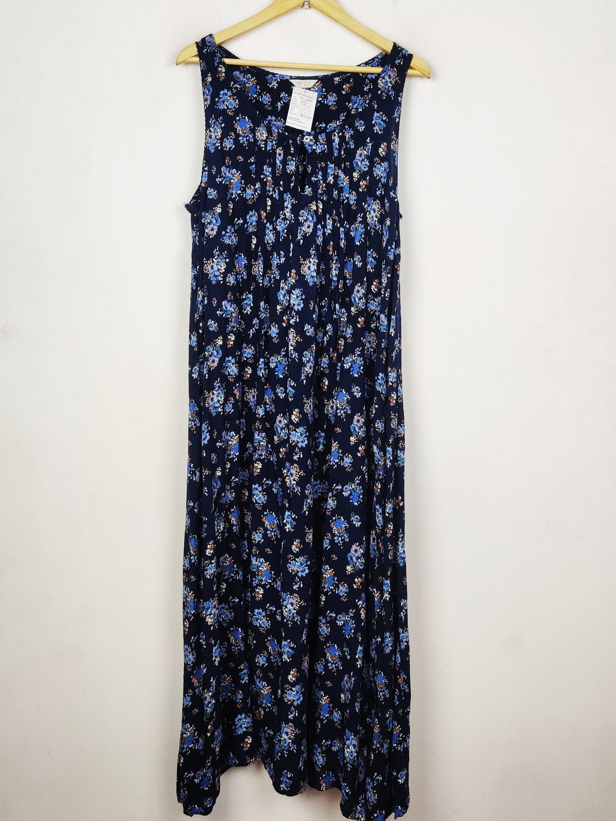 Buy online pre-used pre-loved 100% authentic & Original branded Marks & Spencer (MF-5065) available in Pakistan. Top international brands avilable.