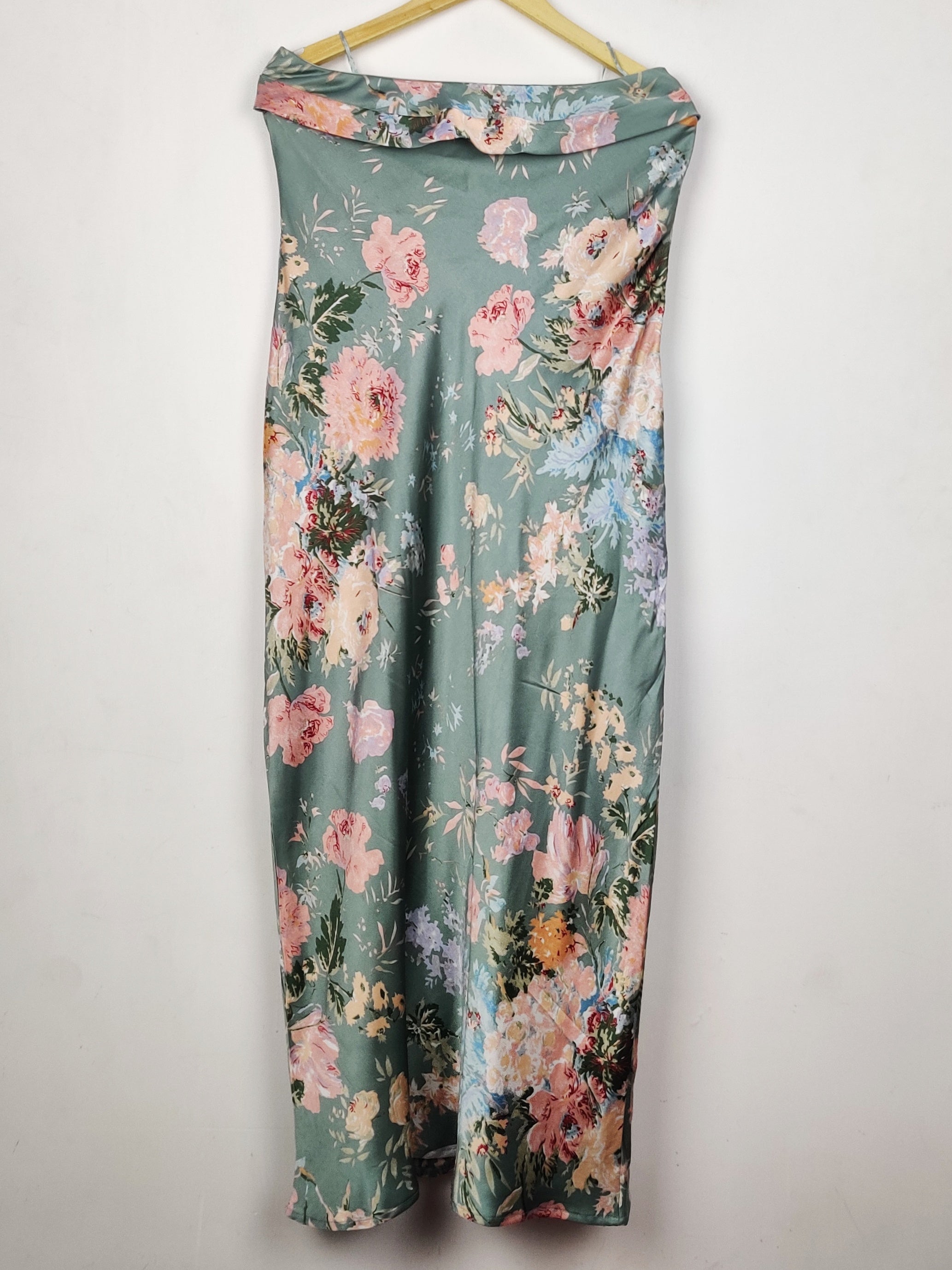Buy online pre-used pre-loved 100% authentic & Original branded Sibella (MF-5071) available in Pakistan. Top international brands avilable.