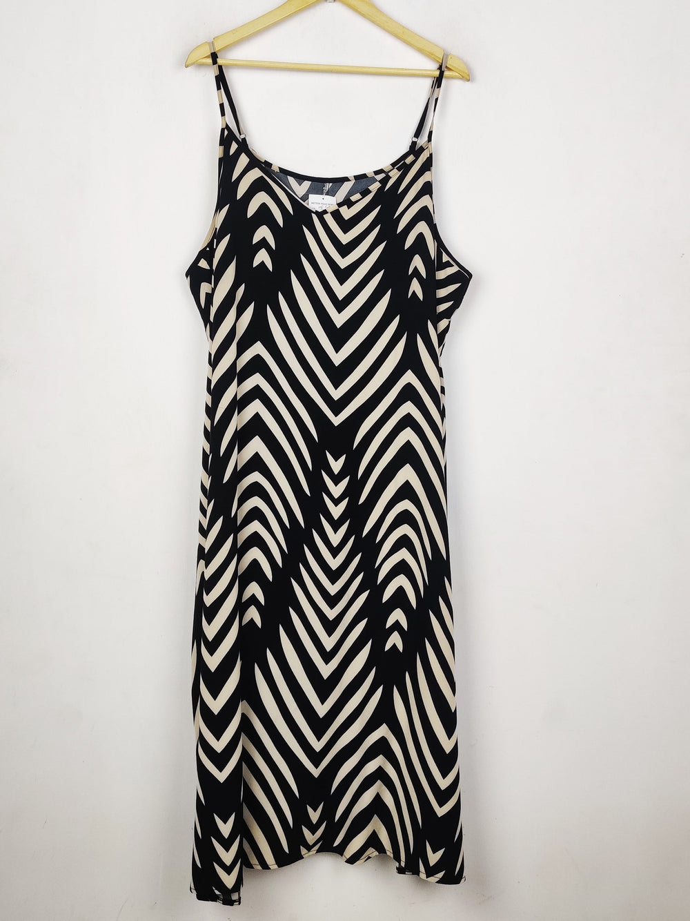 Buy online pre-used pre-loved 100% authentic & Original branded Shein (MF-5086) available in Pakistan. Top international brands avilable.