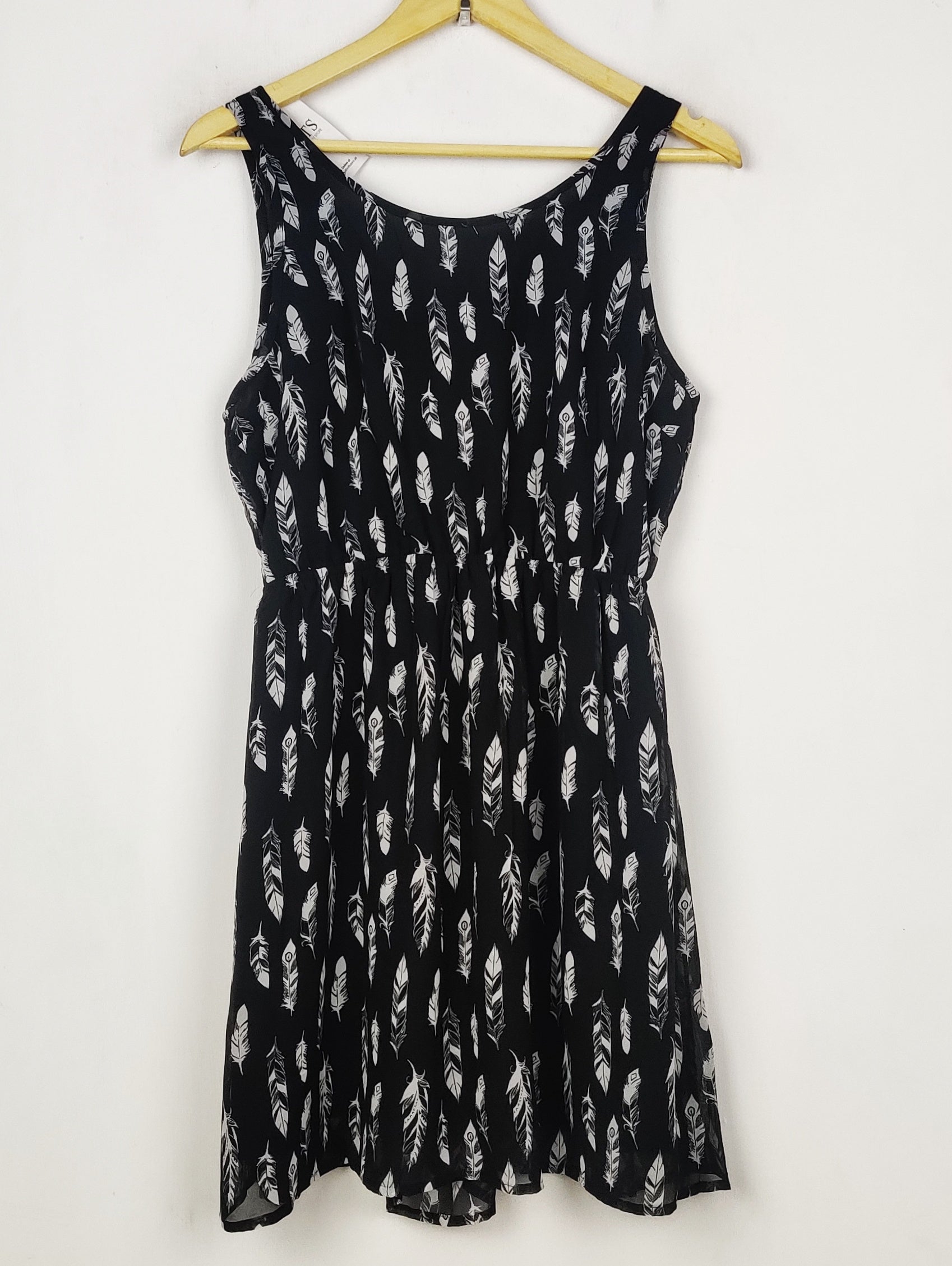 Buy online pre-used pre-loved 100% authentic & Original branded H&M (MF-5103) available in Pakistan. Top international brands avilable.