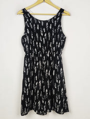 Buy online pre-used pre-loved 100% authentic & Original branded H&M (MF-5103) available in Pakistan. Top international brands avilable.