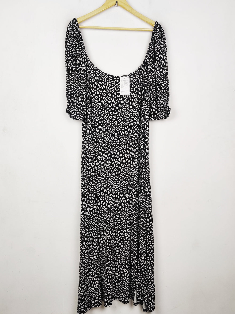 Buy online pre-used pre-loved 100% authentic & Original branded Unknown Brand (MF-5111) available in Pakistan. Top international brands avilable.