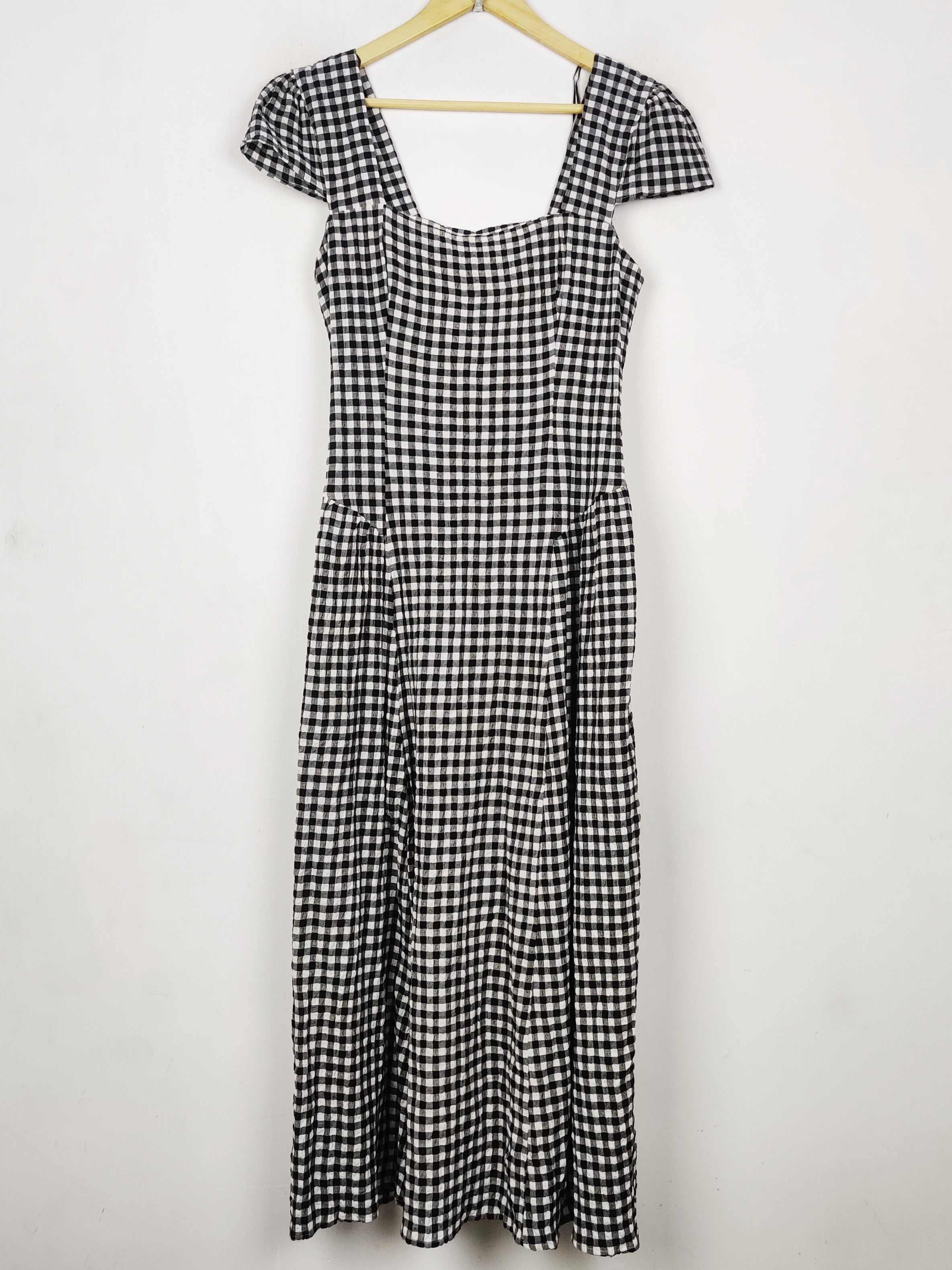 Buy online pre-used pre-loved 100% authentic & Original branded Marks & Spencer (MF-5130) available in Pakistan. Top international brands avilable.
