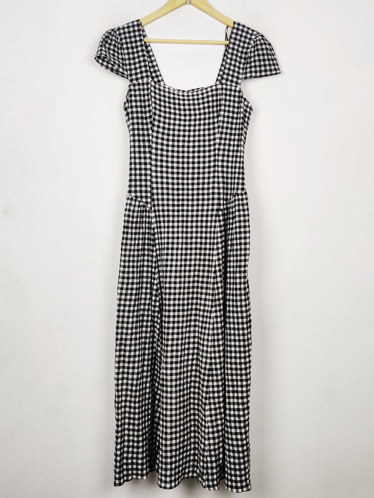 Buy online pre-used pre-loved 100% authentic & Original branded Marks & Spencer (MF-5130) available in Pakistan. Top international brands avilable.