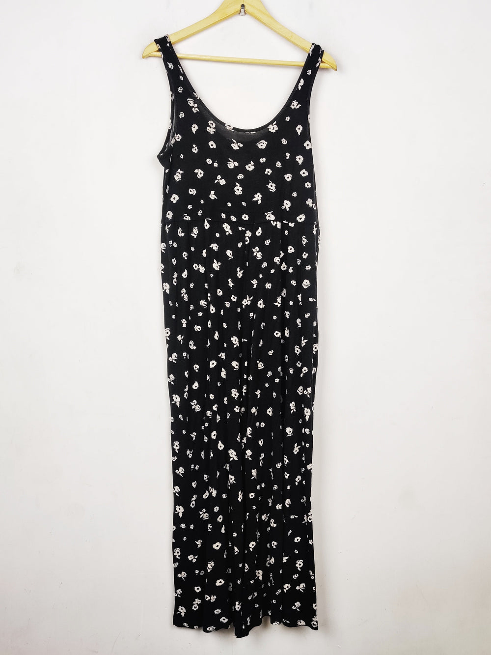 Buy online pre-used pre-loved 100% authentic & Original branded Asos (MF-5155) available in Pakistan. Top international brands avilable.