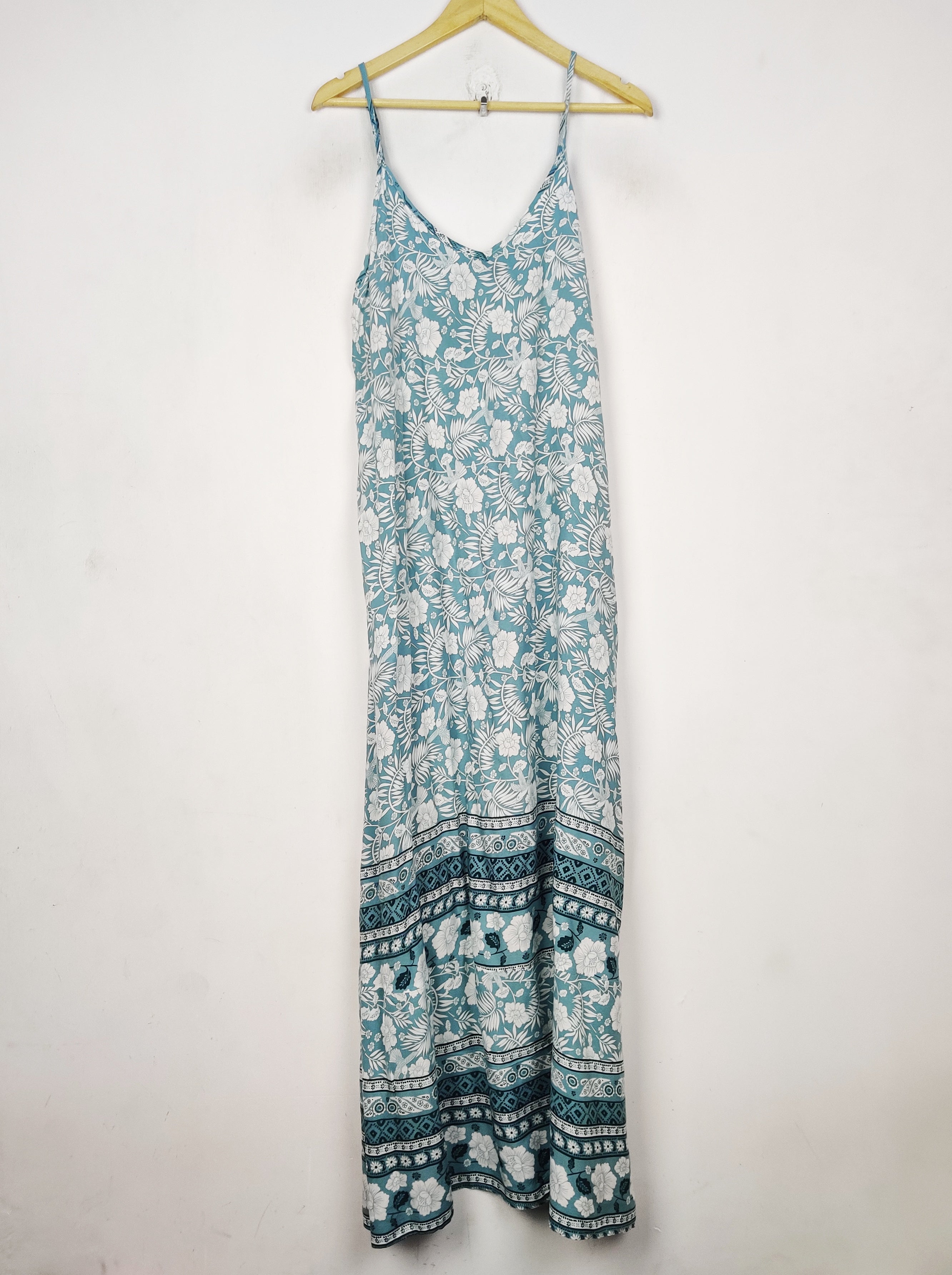 Buy online pre-used pre-loved 100% authentic & Original branded Lishly (MF-5171) available in Pakistan. Top international brands avilable.