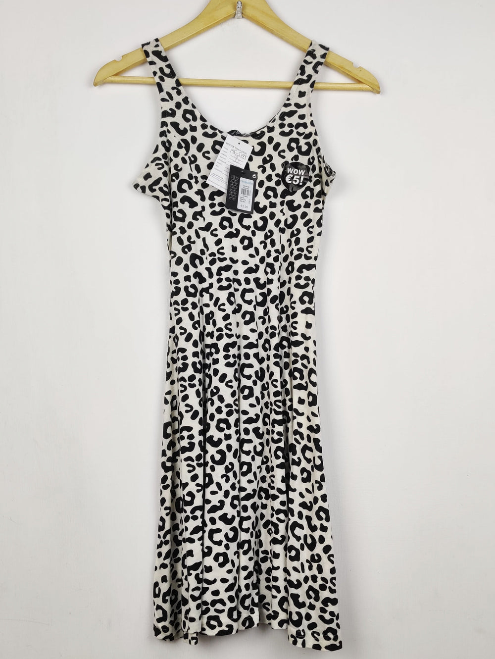 Buy online pre-used pre-loved 100% authentic & Original branded Atmosphere (MF-5195) available in Pakistan. Top international brands avilable.