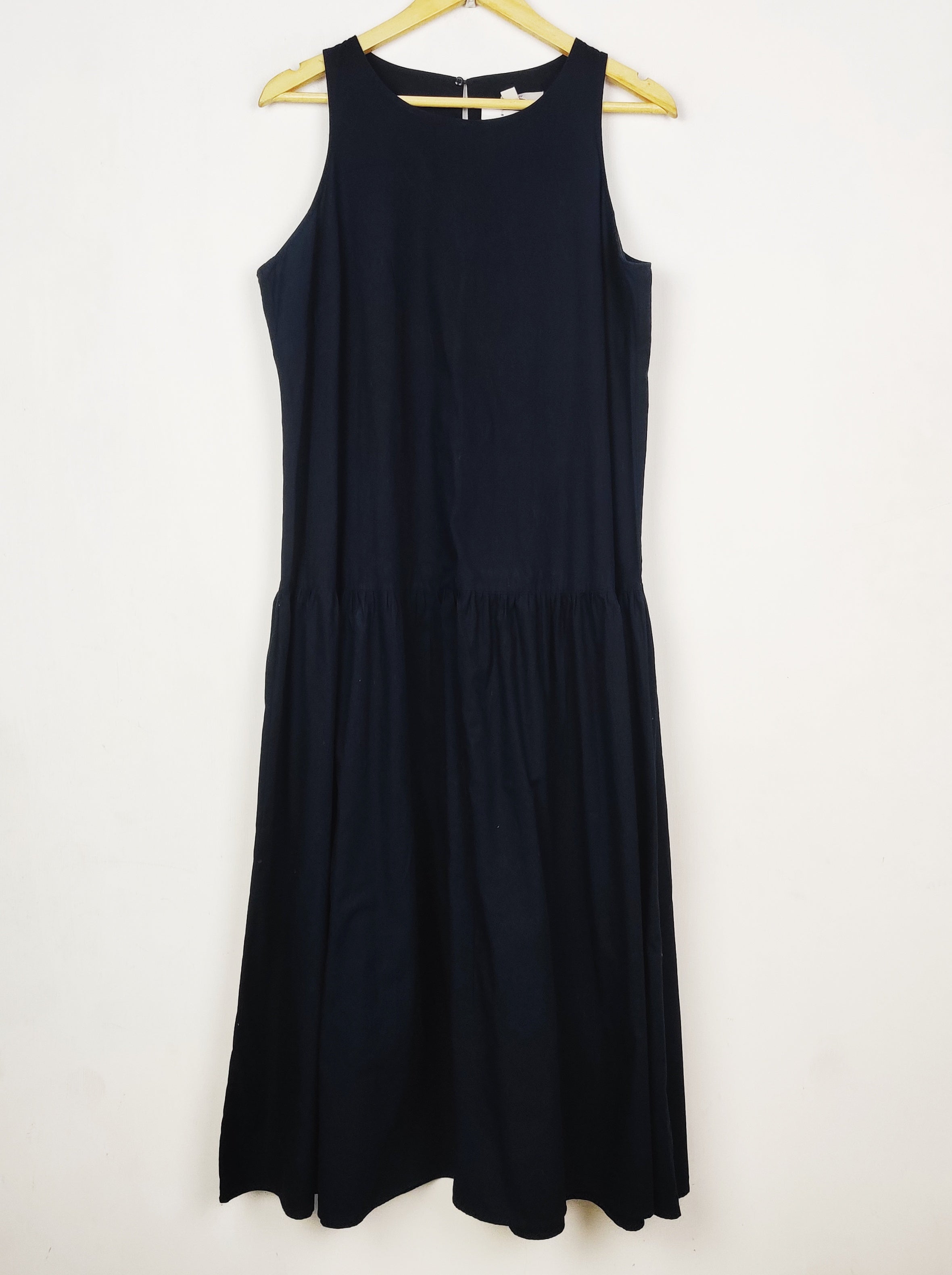 Buy online pre-used pre-loved 100% authentic & Original branded Marks & Spencer (MF-5252) available in Pakistan. Top international brands avilable.