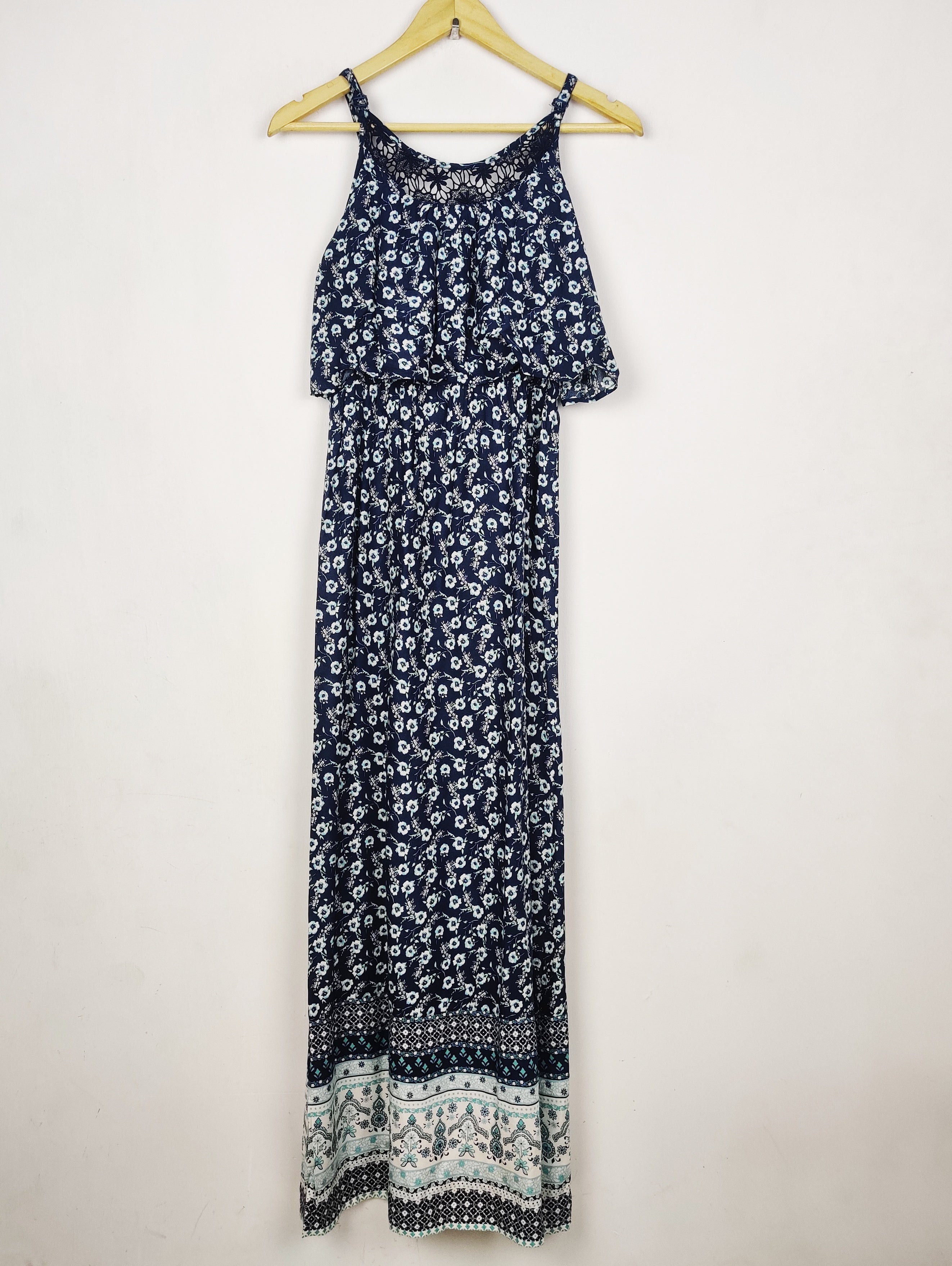 Buy online pre-used pre-loved 100% authentic & Original branded Petite (MF-5253) available in Pakistan. Top international brands avilable.