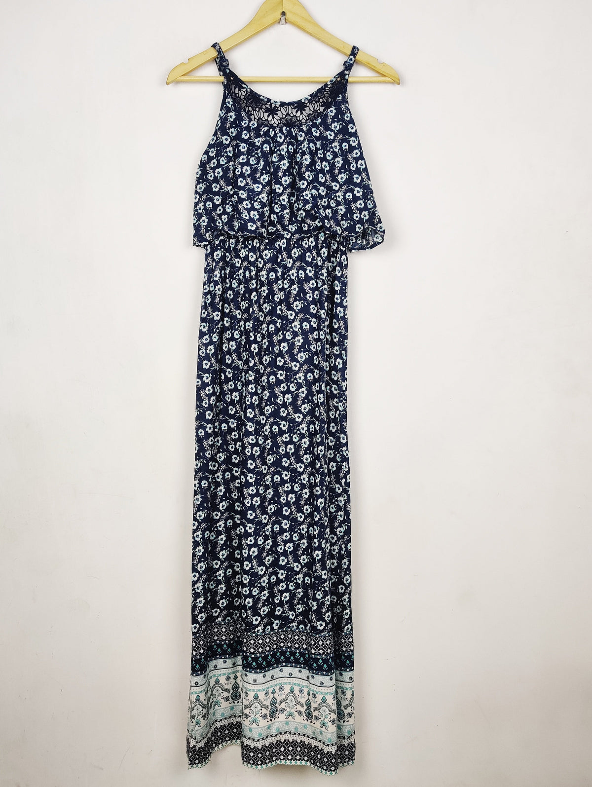 Buy online pre-used pre-loved 100% authentic & Original branded Petite (MF-5253) available in Pakistan. Top international brands avilable.
