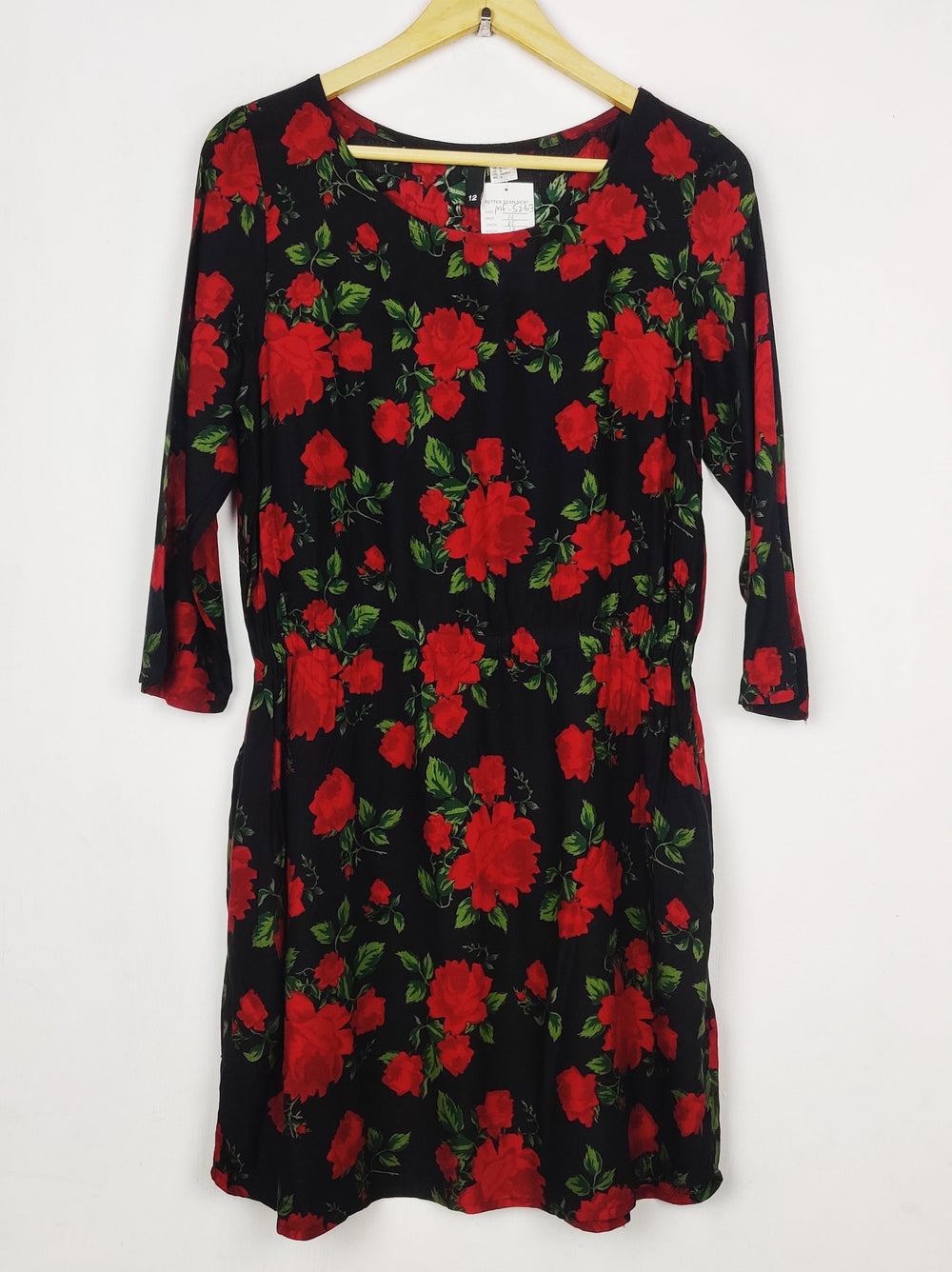 Buy online pre-used pre-loved 100% authentic & Original branded H&M (MF-5263) available in Pakistan. Top international brands avilable.