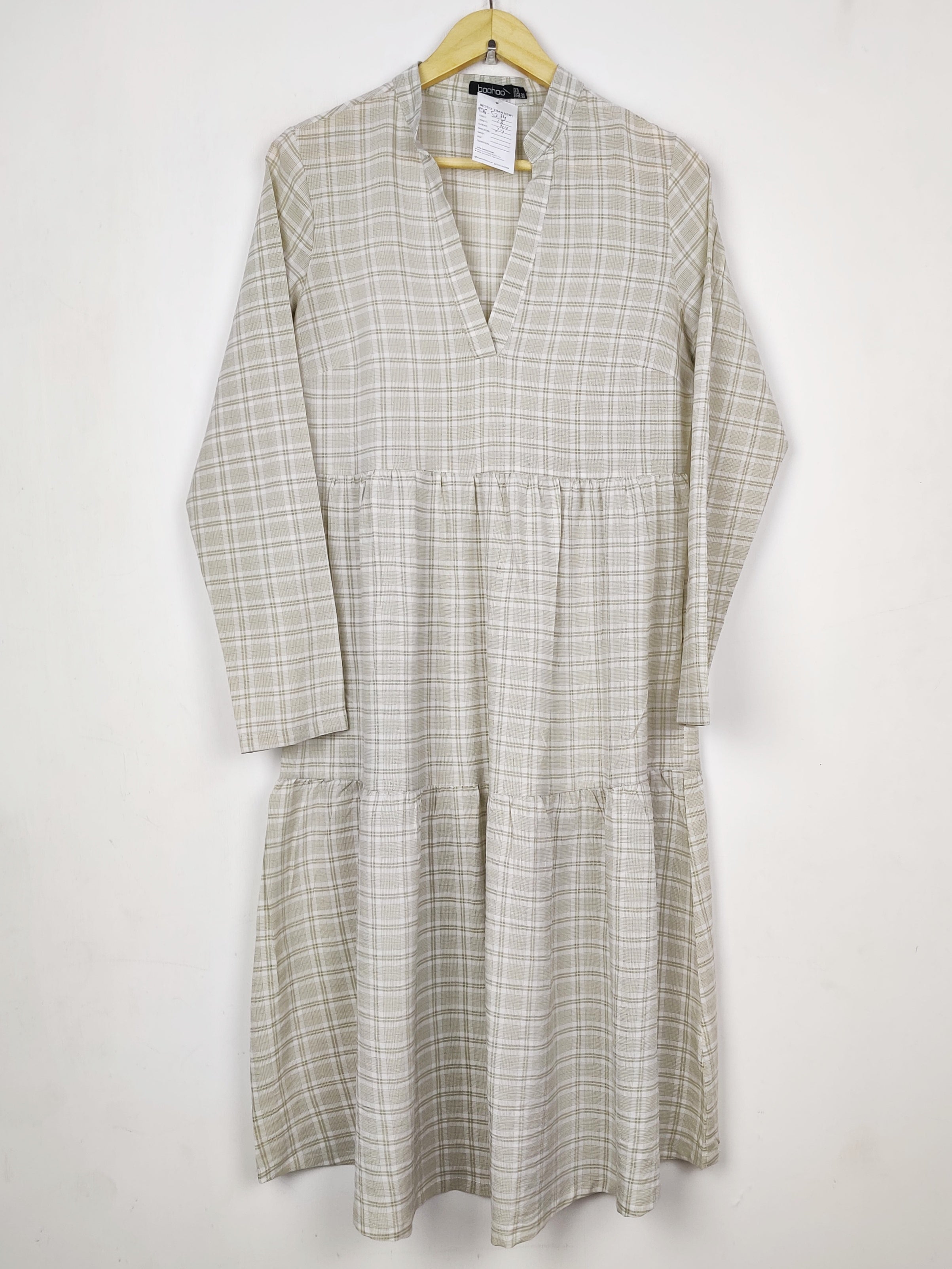 Buy online pre-used pre-loved 100% authentic & Original branded Boohoo (MF-5274) available in Pakistan. Top international brands avilable.