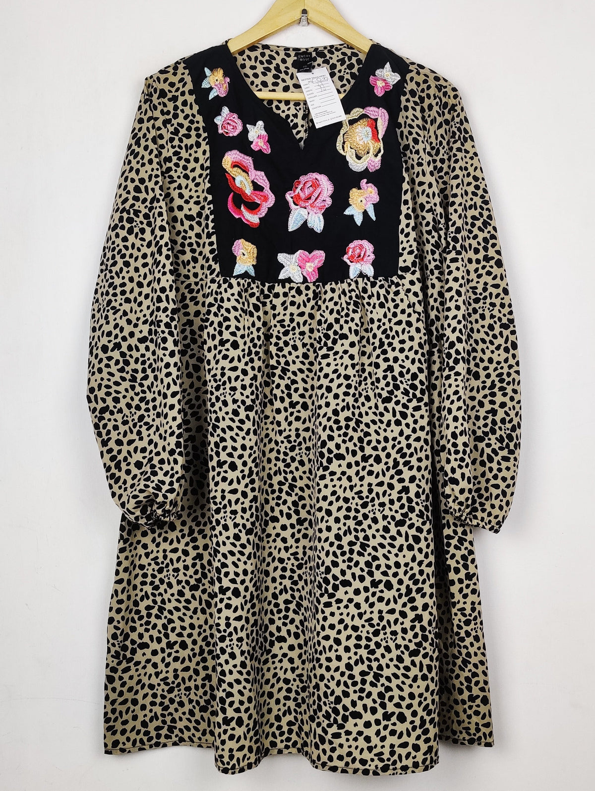 Buy online pre-used pre-loved 100% authentic & Original branded Emery Rose (MF-5297) available in Pakistan. Top international brands avilable.