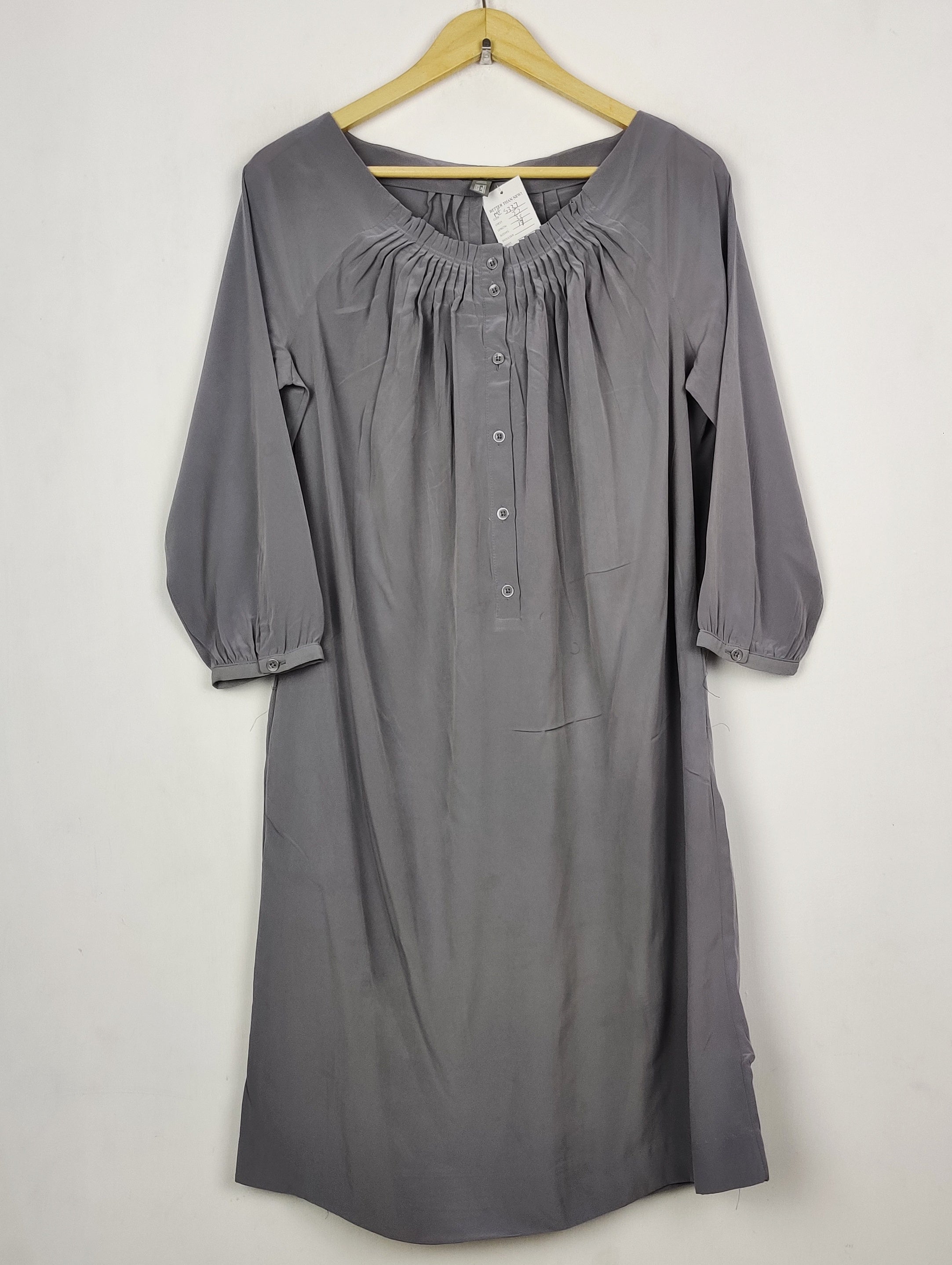 Buy online pre-used pre-loved 100% authentic & Original branded Gap (MF-5333) available in Pakistan. Top international brands avilable.