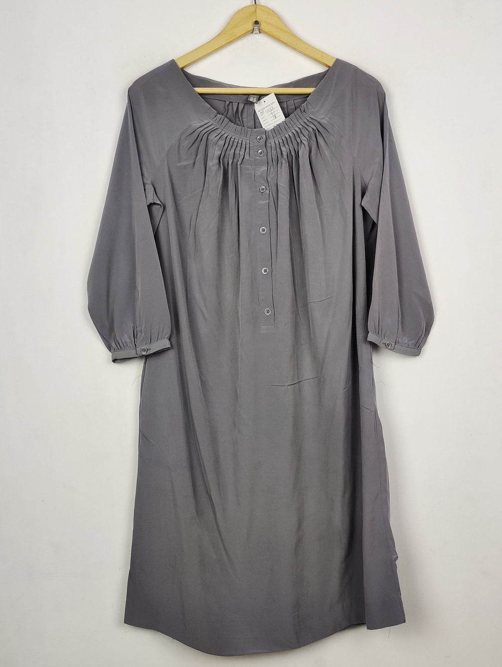 Buy online pre-used pre-loved 100% authentic & Original branded Gap (MF-5333) available in Pakistan. Top international brands avilable.