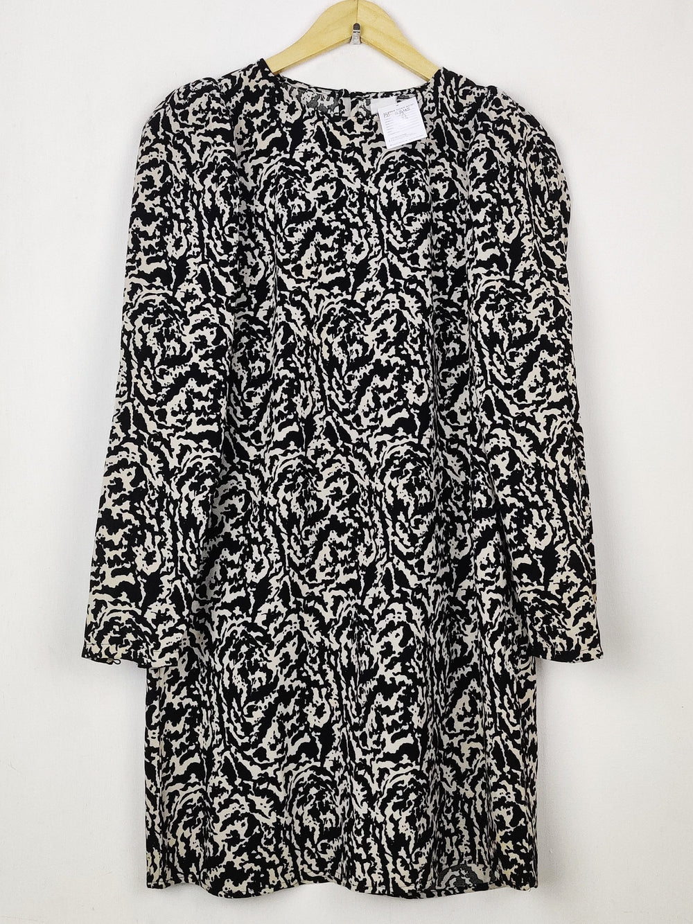 Buy online pre-used pre-loved 100% authentic & Original branded H&M (MF-5343) available in Pakistan. Top international brands avilable.