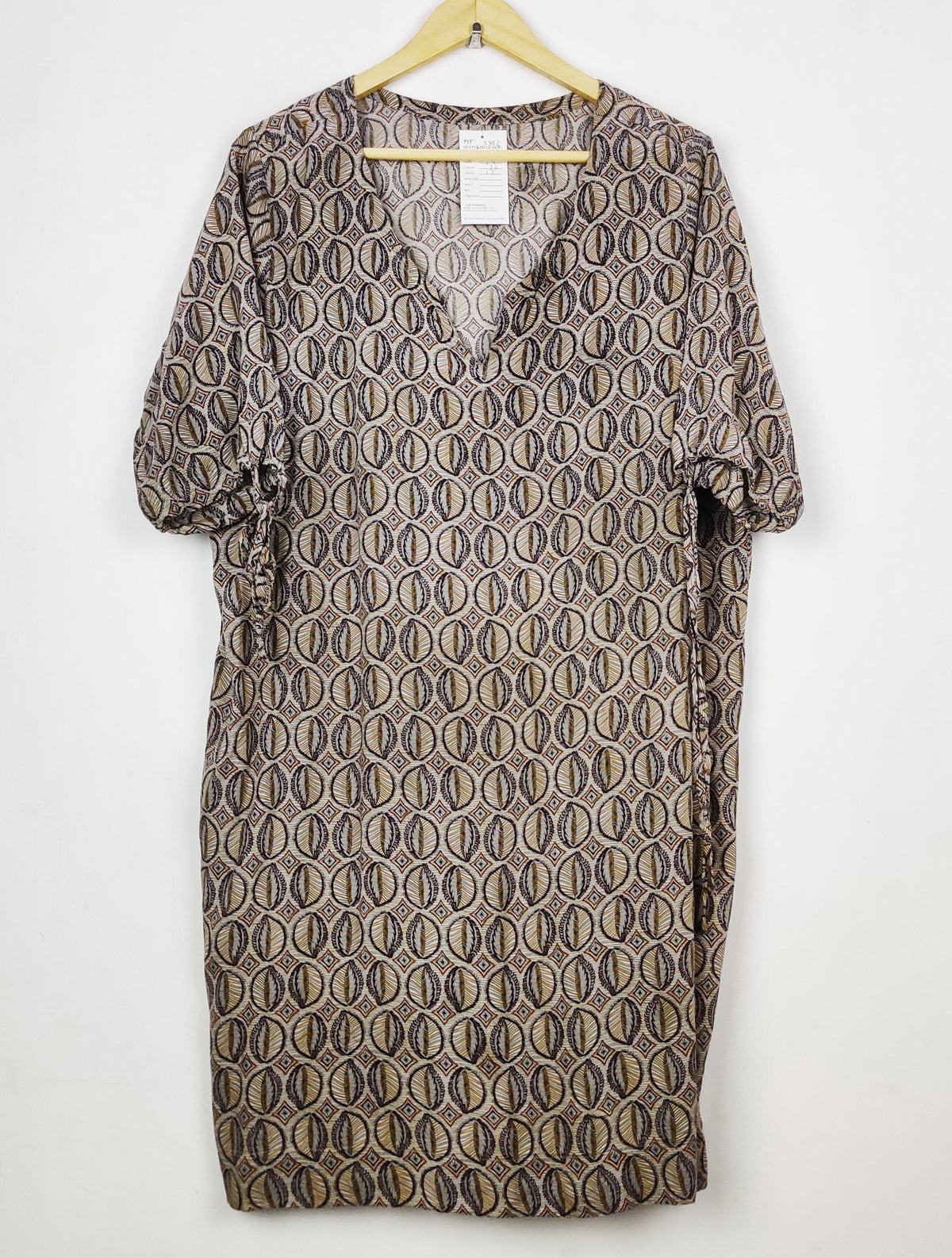 Buy online pre-used pre-loved 100% authentic & Original branded Unknown Brand (MF-5352) available in Pakistan. Top international brands avilable.