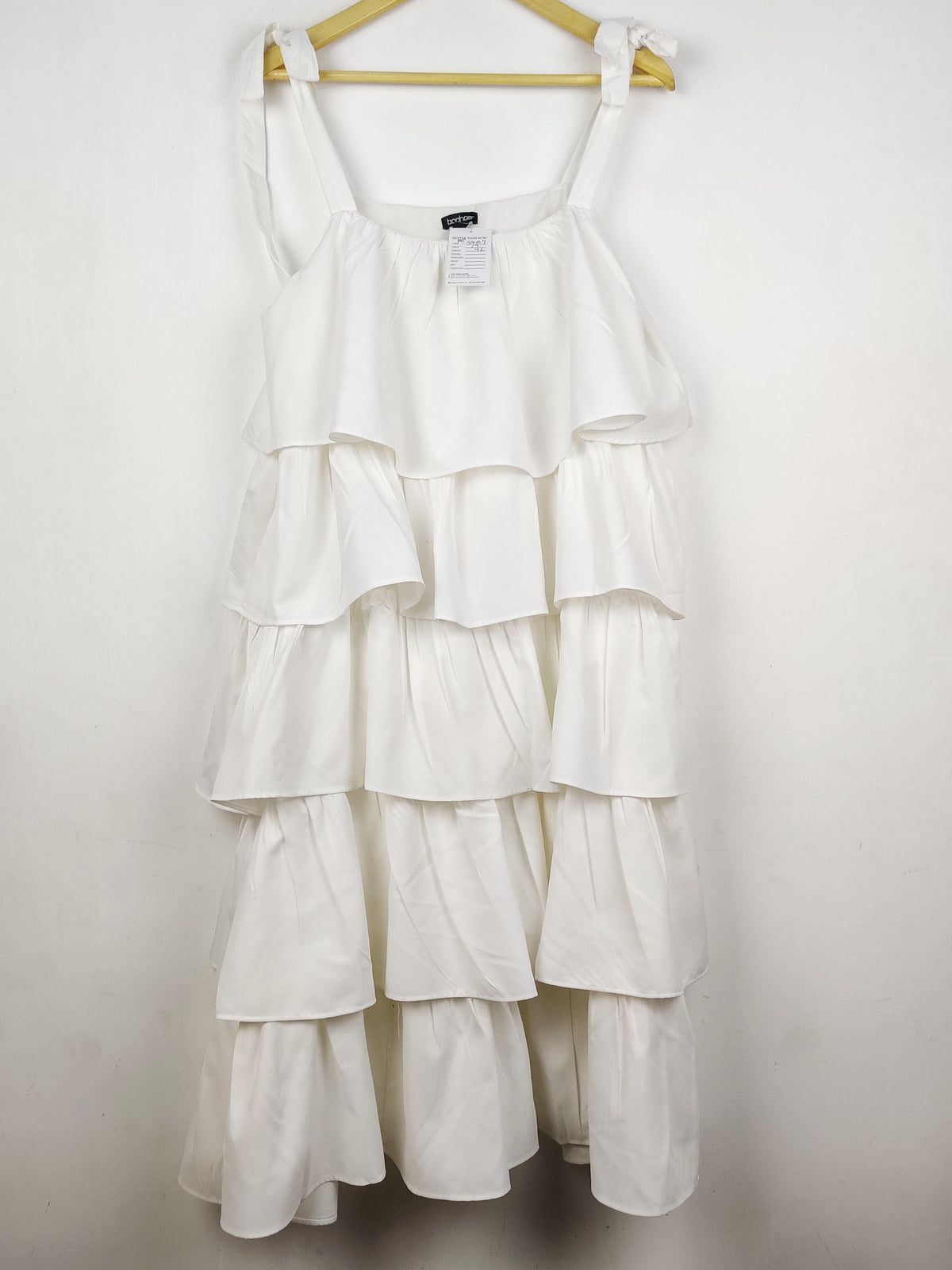Buy online pre-used pre-loved 100% authentic & Original branded Boohoo (MF-5407) available in Pakistan. Top international brands avilable.