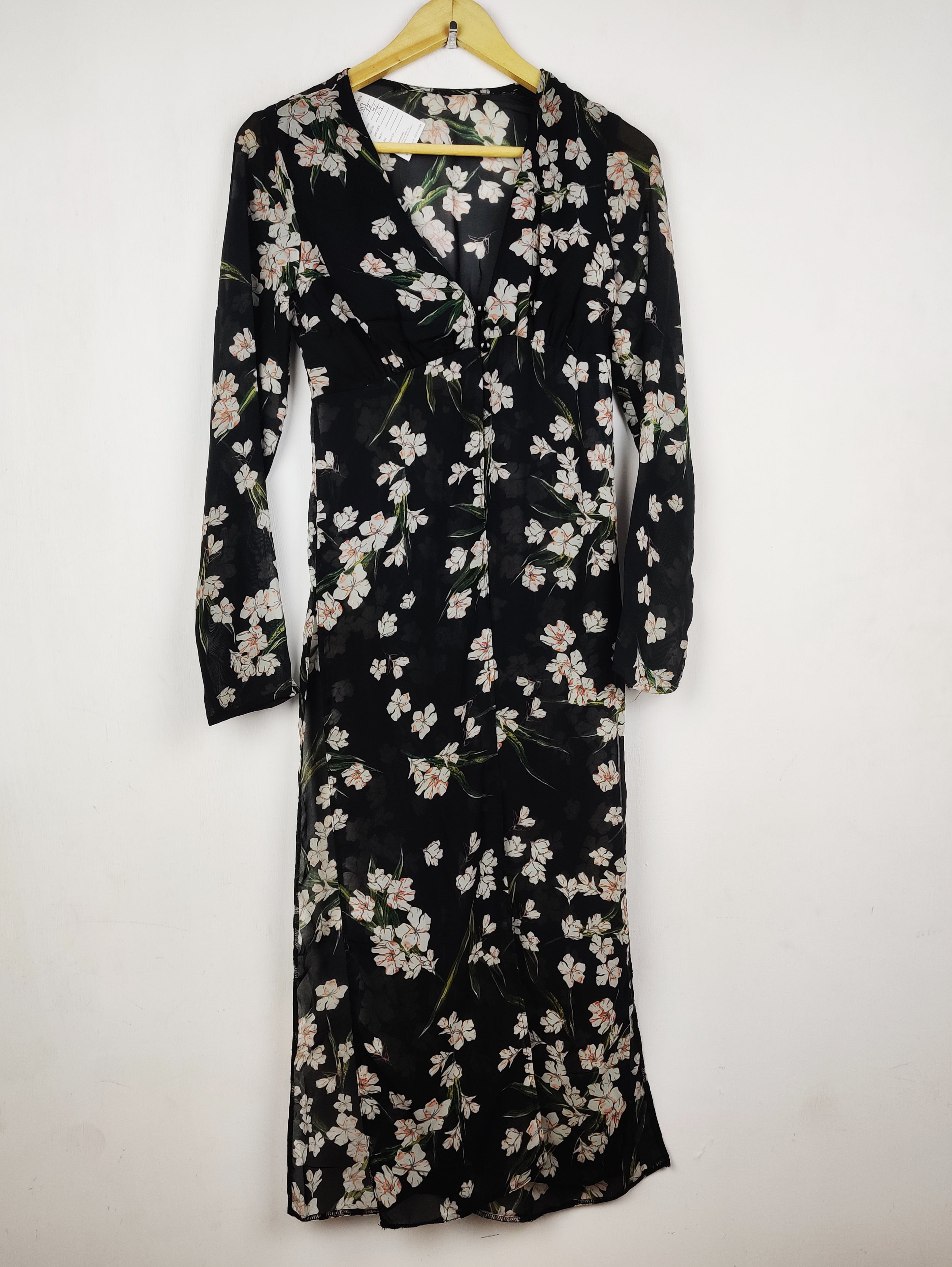 Buy online pre-used pre-loved 100% authentic & Original branded Unknown Brand (MF-5413) available in Pakistan. Top international brands avilable.