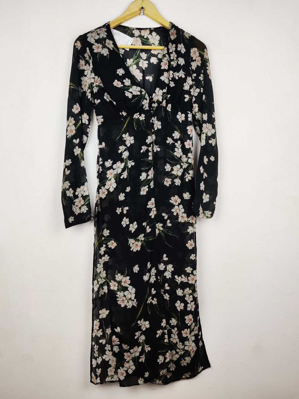Buy online pre-used pre-loved 100% authentic & Original branded Unknown Brand (MF-5413) available in Pakistan. Top international brands avilable.