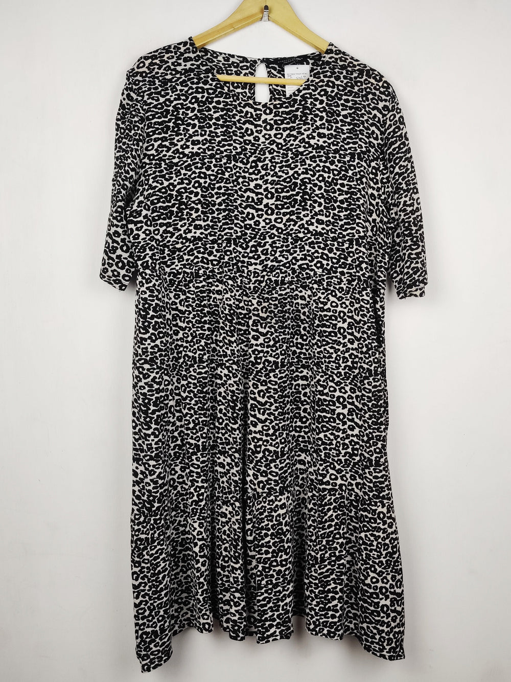 Buy online pre-used pre-loved 100% authentic & Original branded Dorothy Perkins (MF-5419) available in Pakistan. Top international brands avilable.
