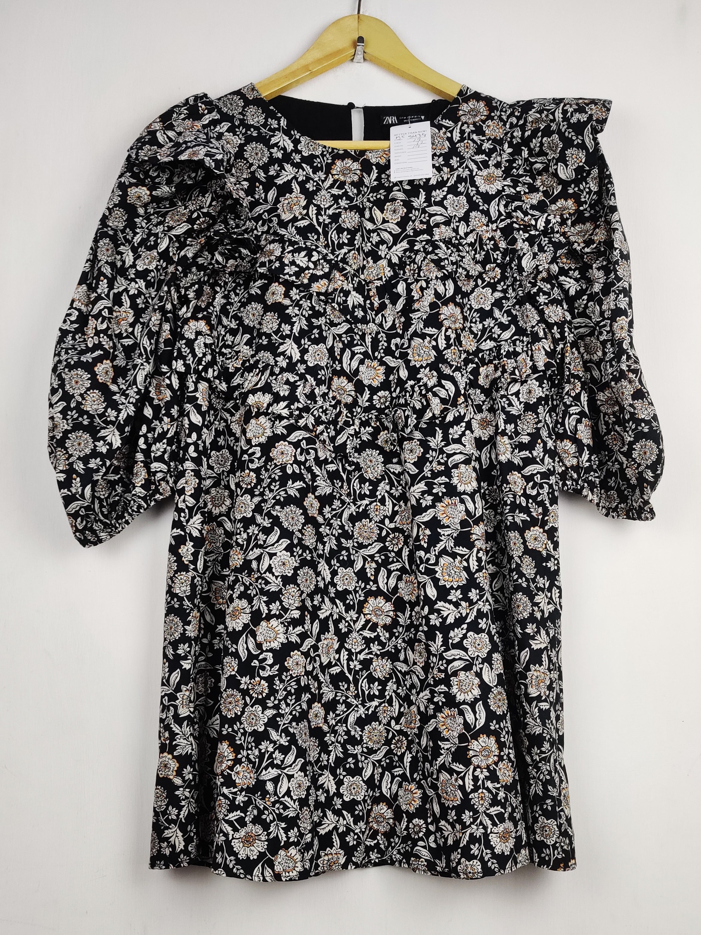 Buy online pre-used pre-loved 100% authentic & Original branded Zara (MF-5439) available in Pakistan. Top international brands avilable.