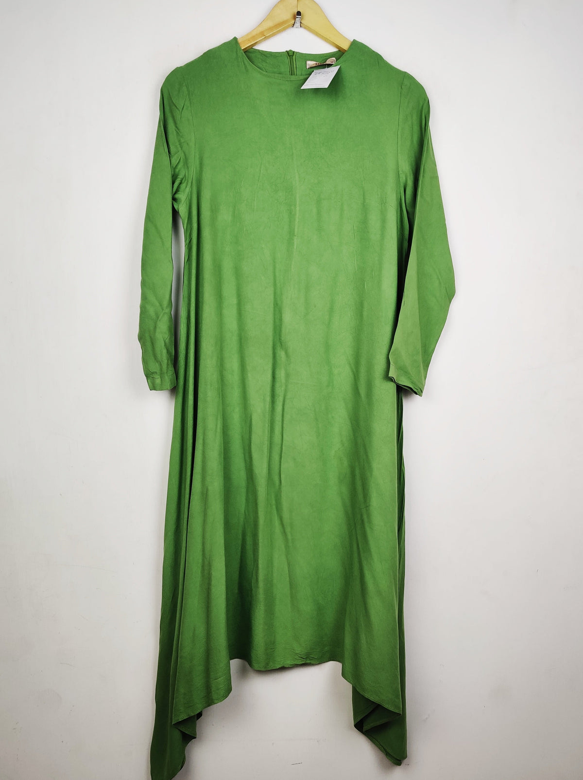 Buy online pre-used pre-loved 100% authentic & Original branded Refka (MF-5456) available in Pakistan. Top international brands avilable.