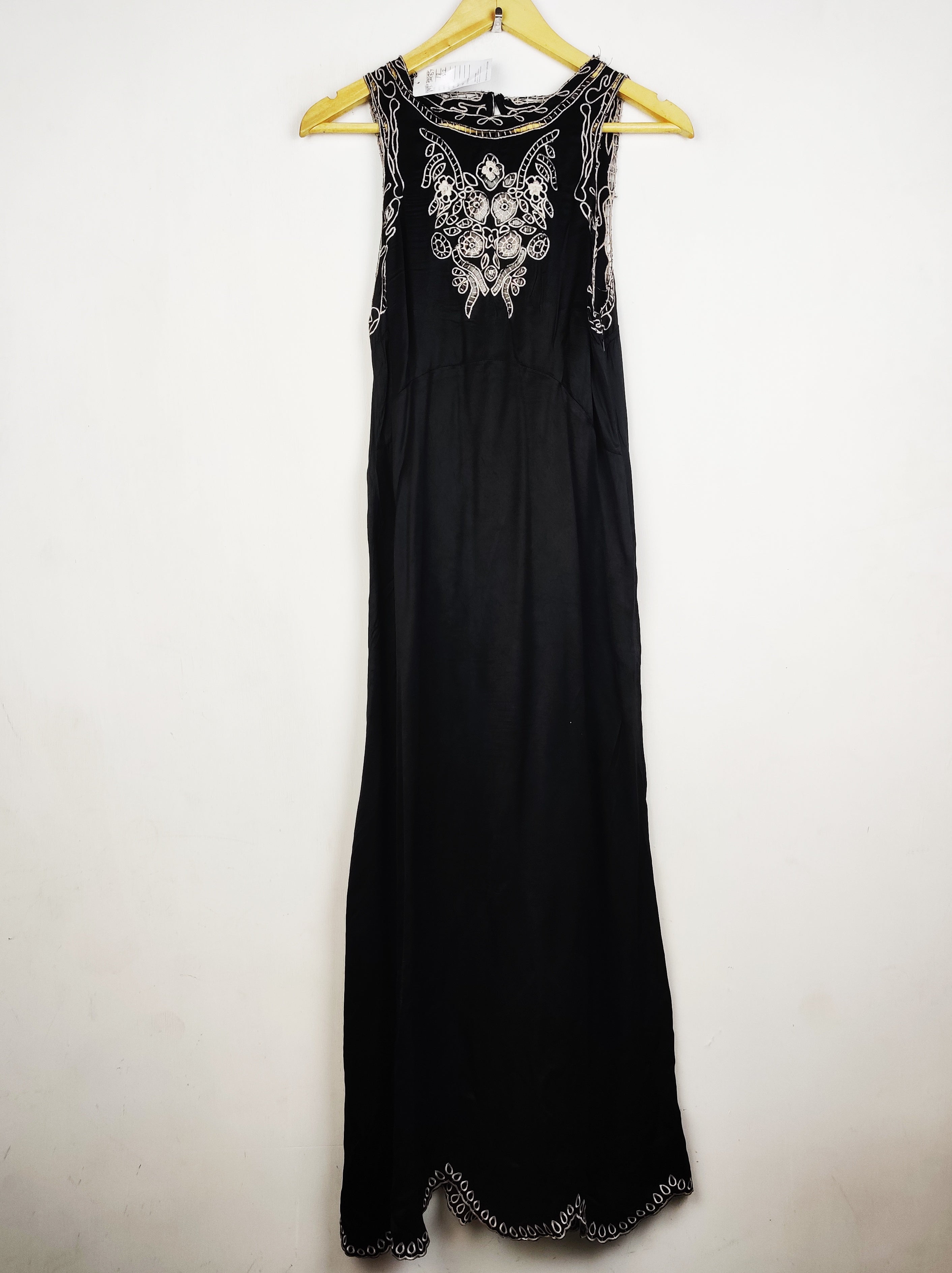 Buy online pre-used pre-loved 100% authentic & Original branded Unknown Brand (MF-5484) available in Pakistan. Top international brands avilable.