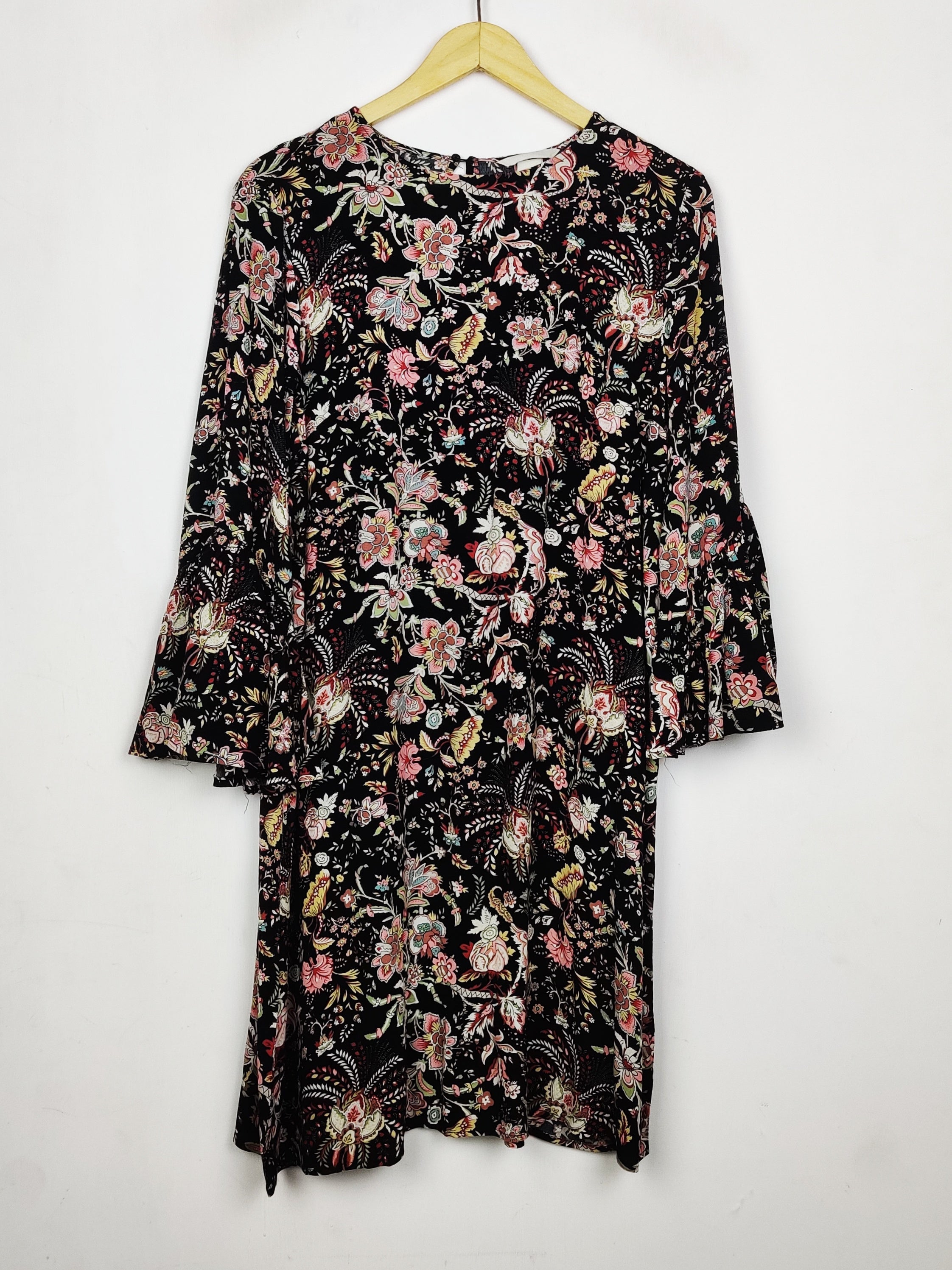 Buy online pre-used pre-loved 100% authentic & Original branded H&M (MF-5521) available in Pakistan. Top international brands avilable.